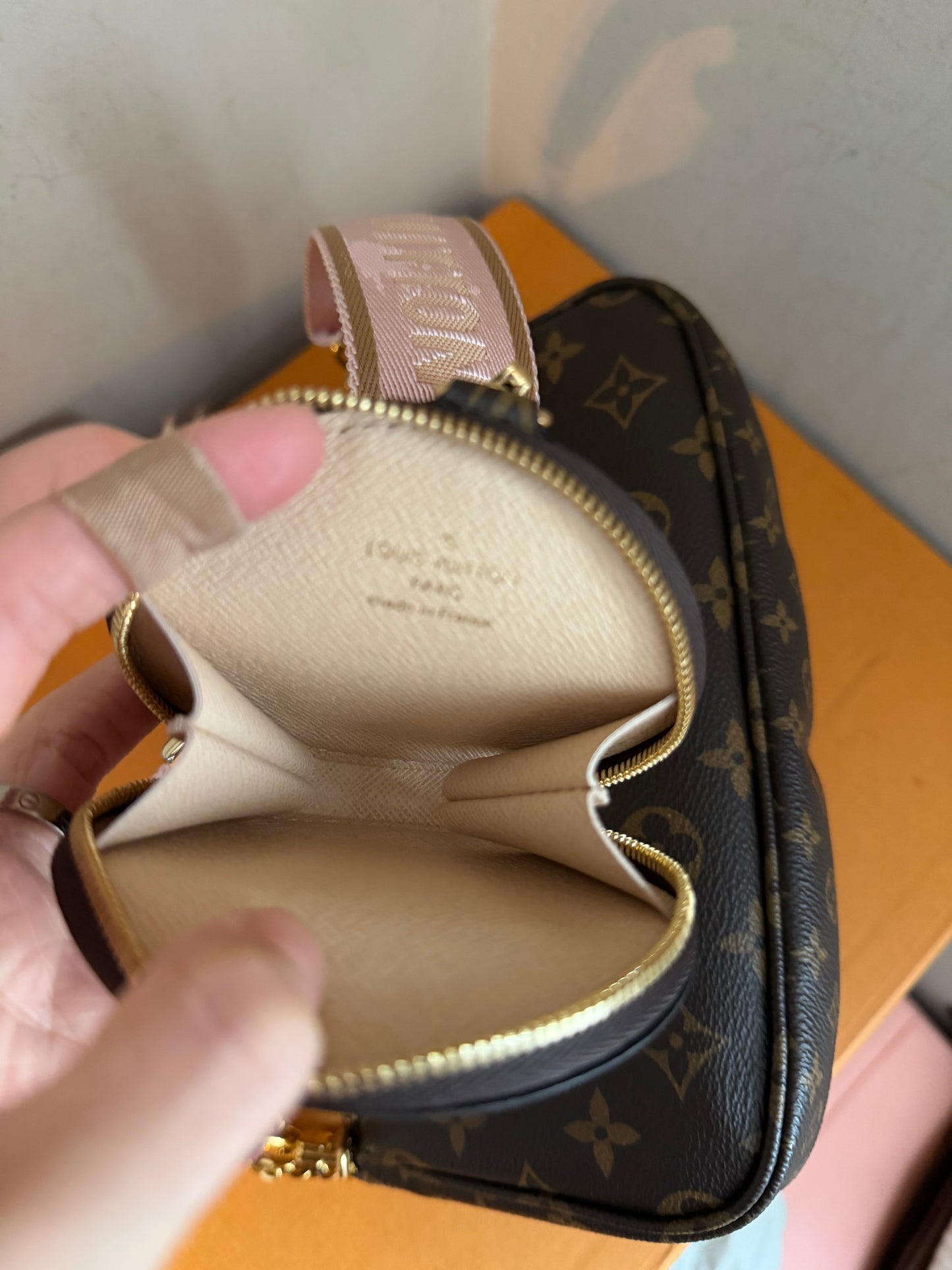 ❗️SOLD❗️MultiPochette in Monogram Pink Strap