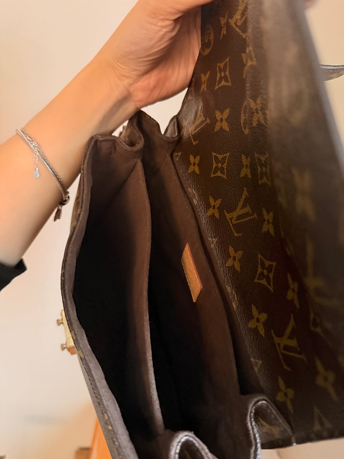 ❗️SOLD❗️Metis pochette in monogram
