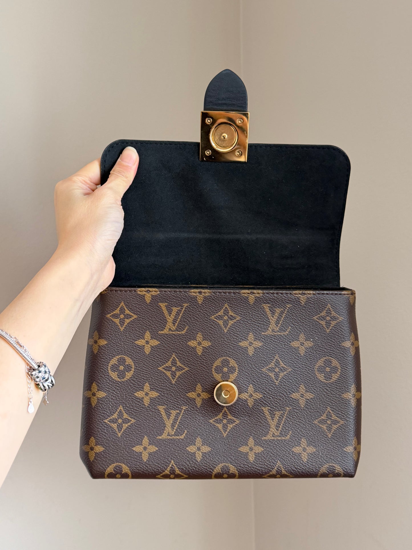 ❗️SOLD❗️Black Locky BB in Monogram