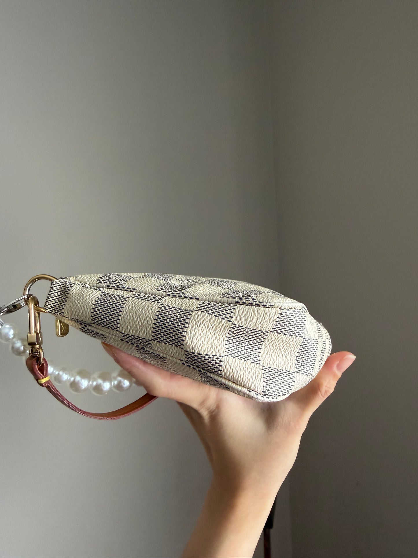 ❗️SOLD❗️Damier Azur Pochette