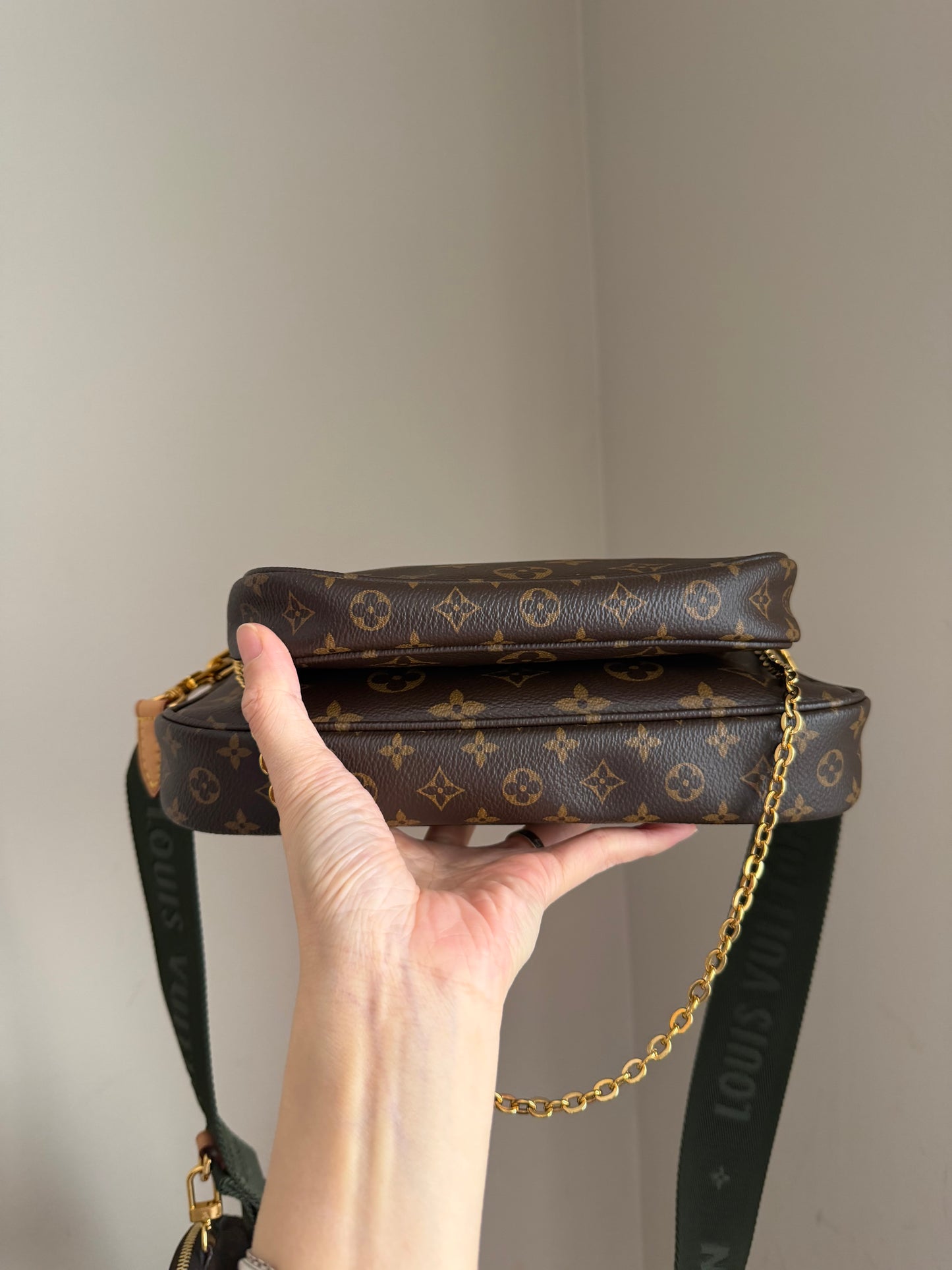 ❗️SOLD❗️MultiPochette w Khakhi strap (microchip)