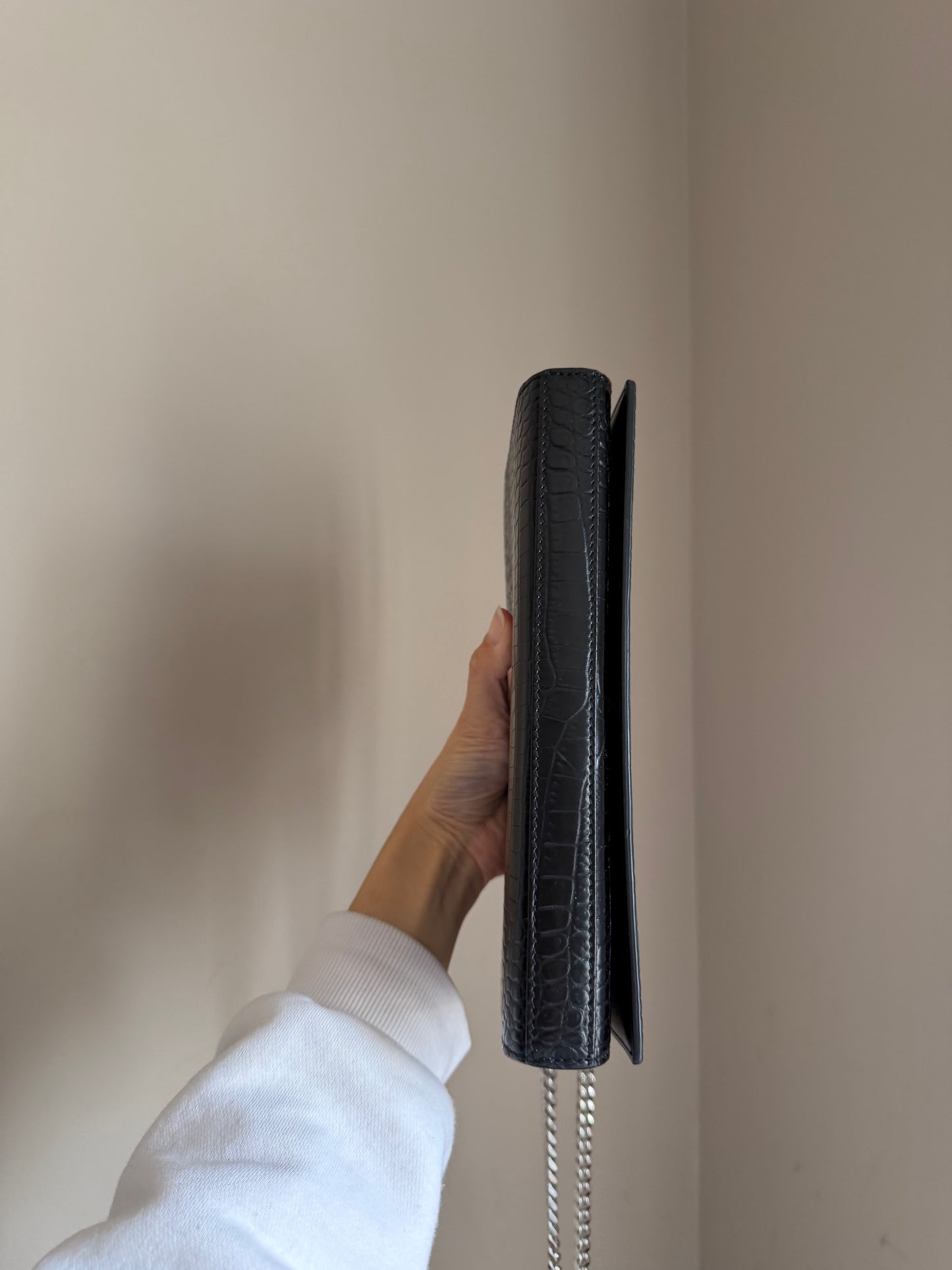 ❗️sold❗️Black Cassandra wallet on chain shw