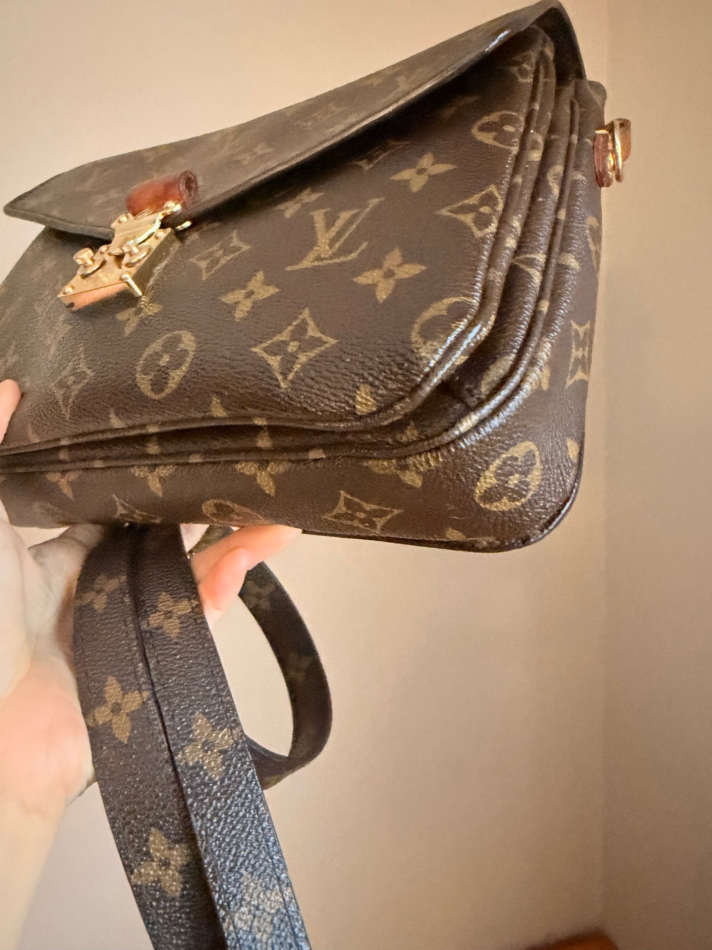 ❗️SOLD❗️Metis pochette in monogram
