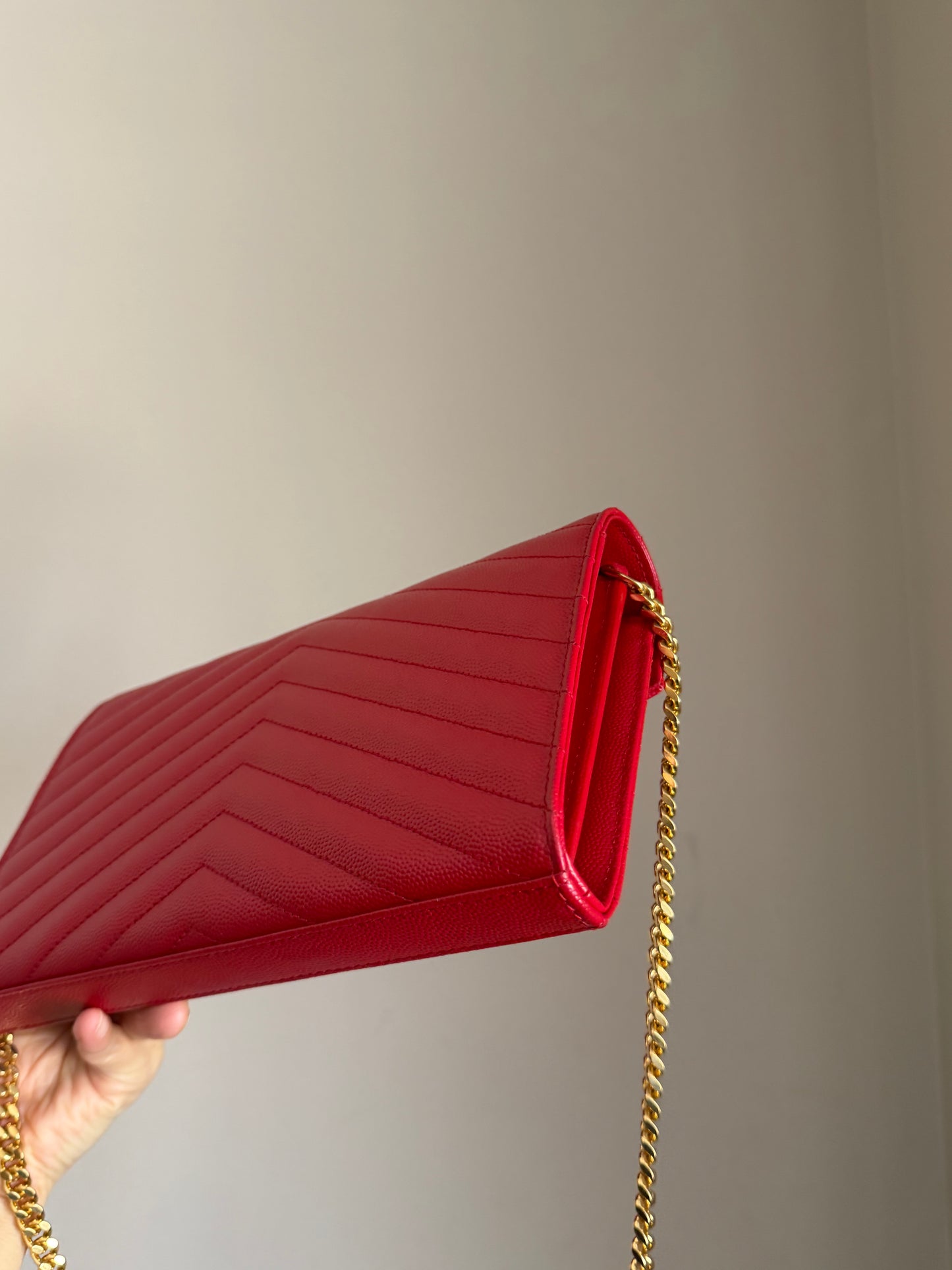 ❗️SOLD❗️Cassandra Wallet On Chain in Red (like new)
