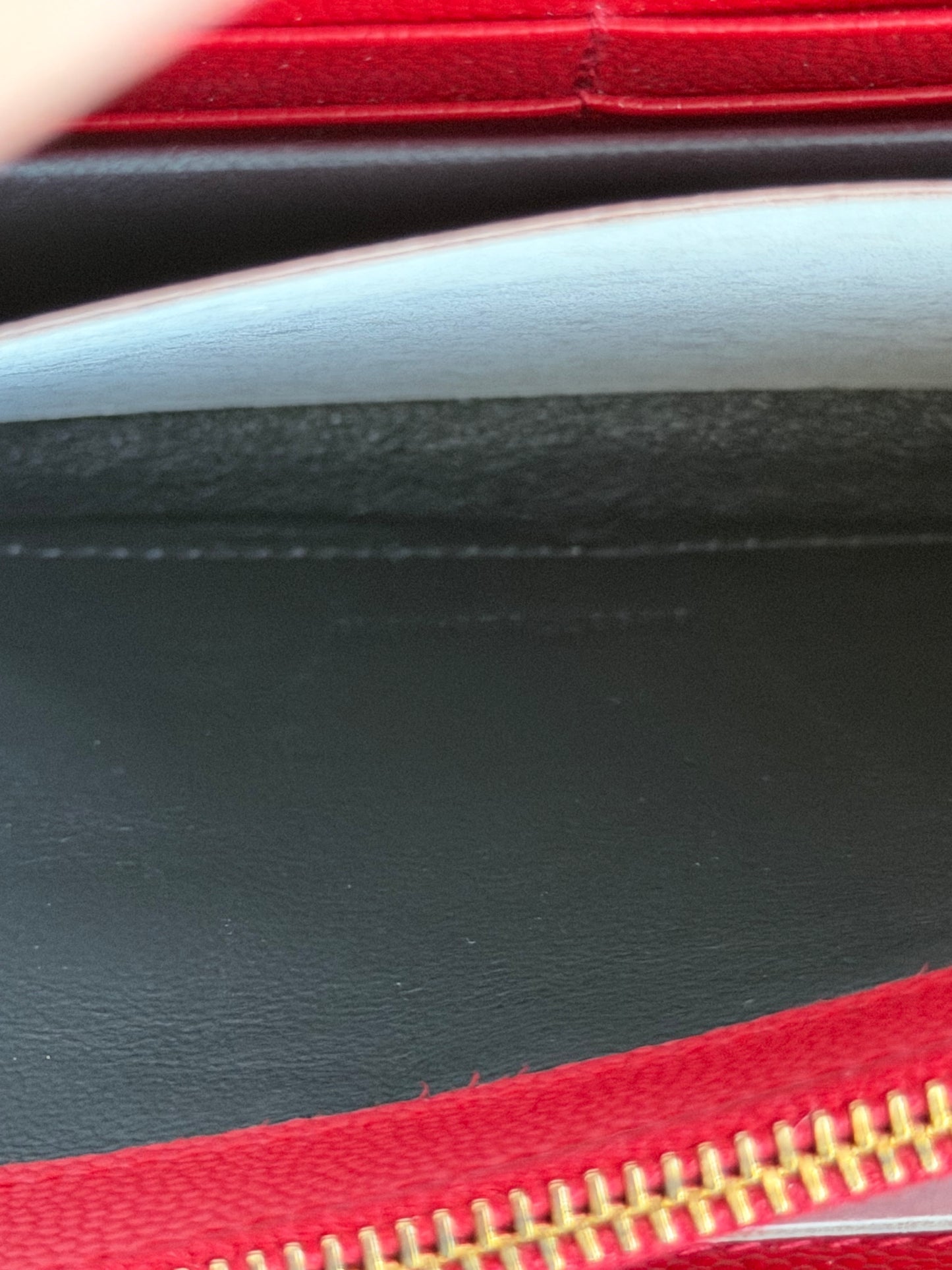 ❗️SOLD❗️Cassandra Wallet On Chain in Red (like new)