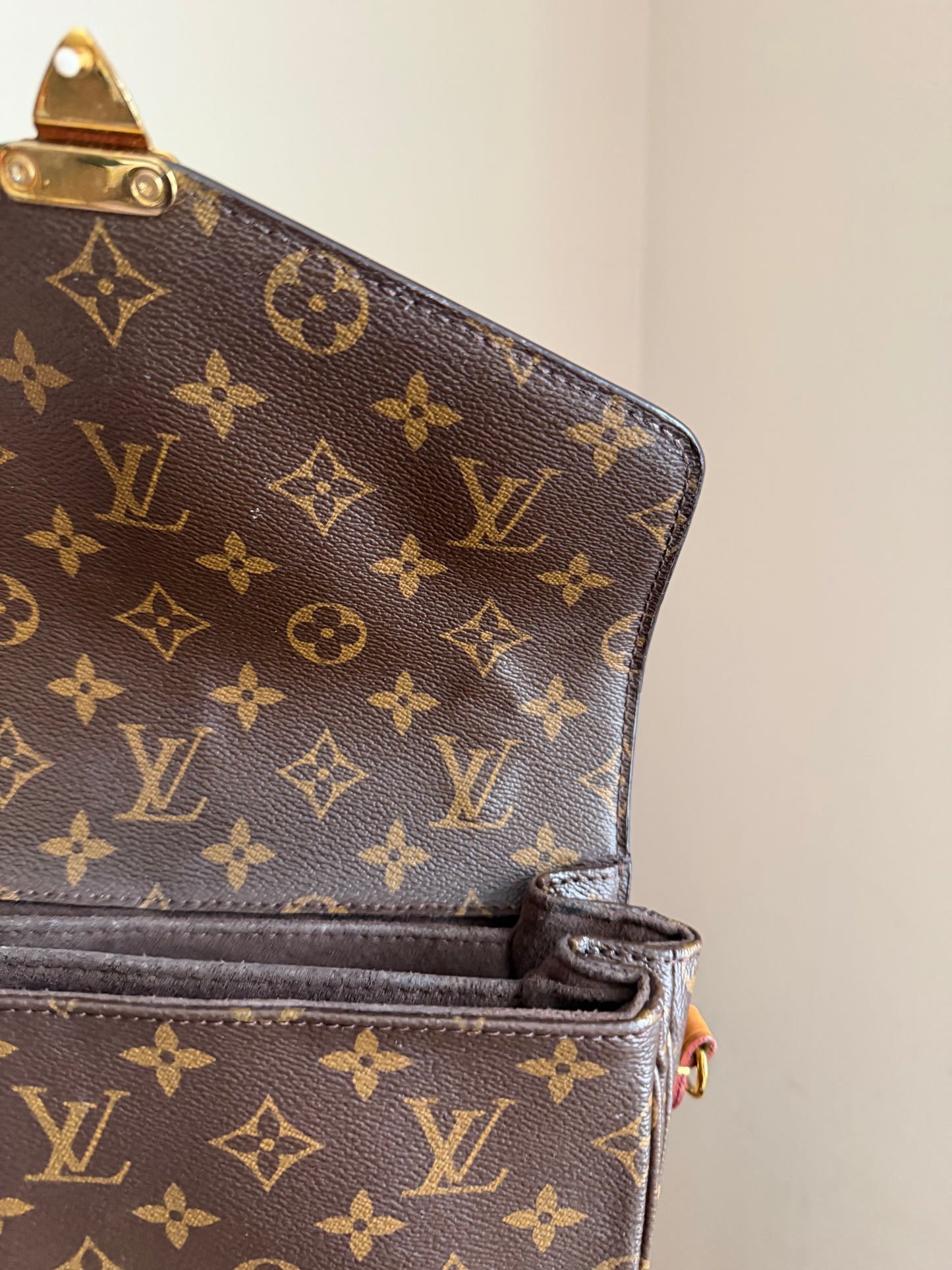 ❗️SOLD❗️Metis Pochette in Monogram