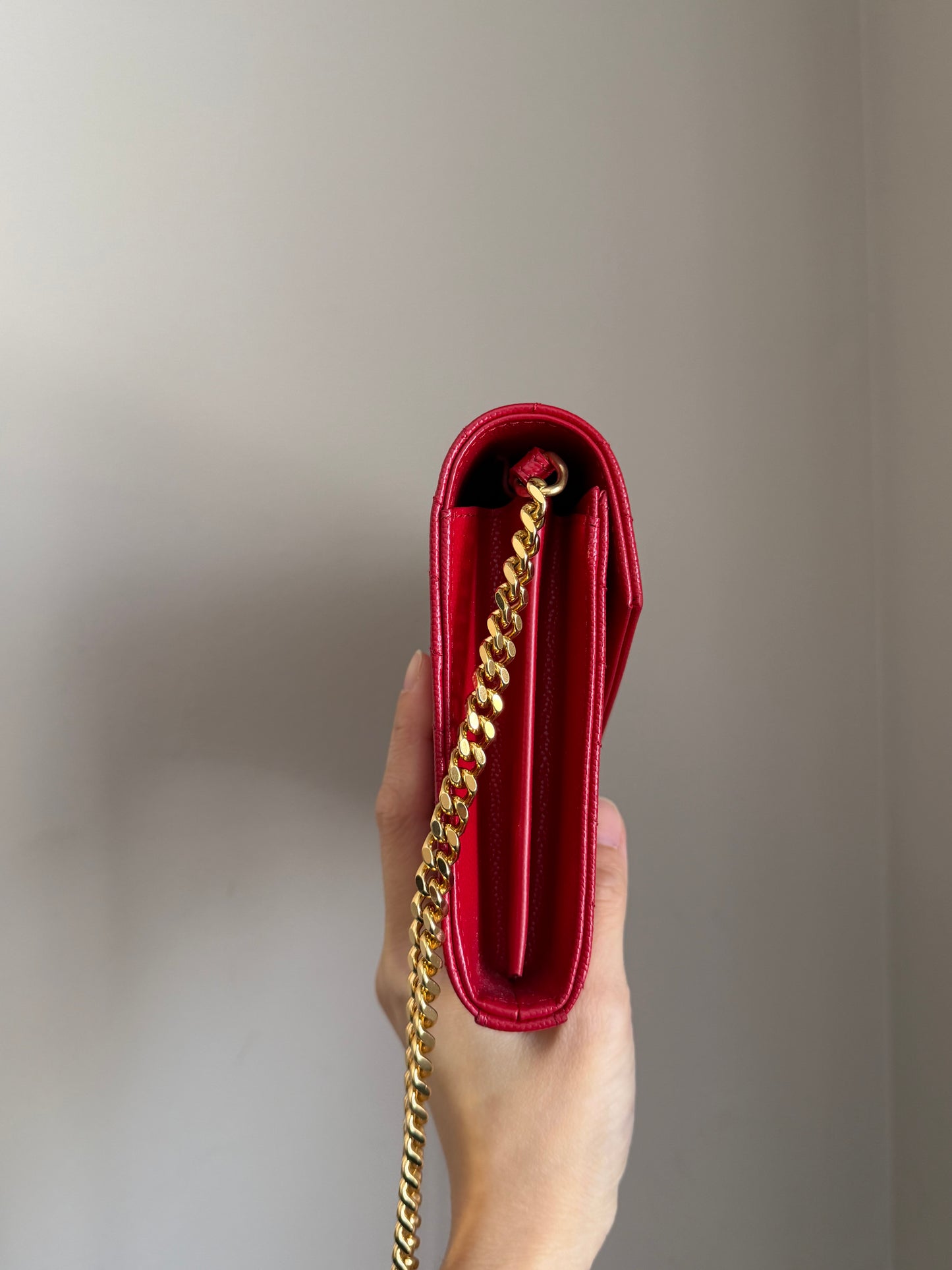 ❗️SOLD❗️Cassandra Wallet On Chain in Red (like new)