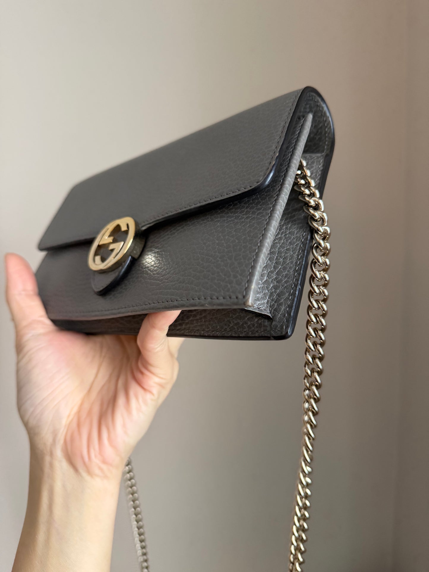 ❗️SOLD❗️Interlocking wallet on chain in gray