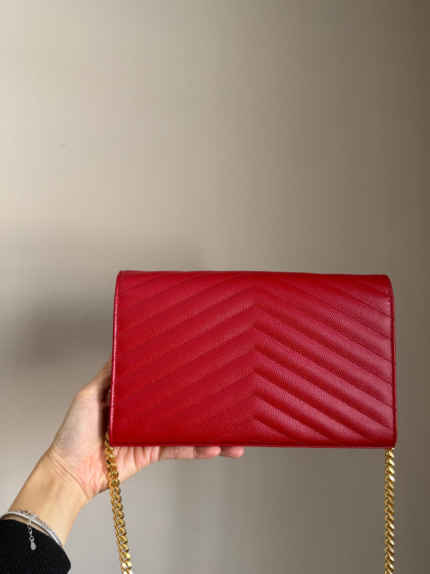 ❗️SOLD❗️Cassandra Wallet On Chain in Red (like new)