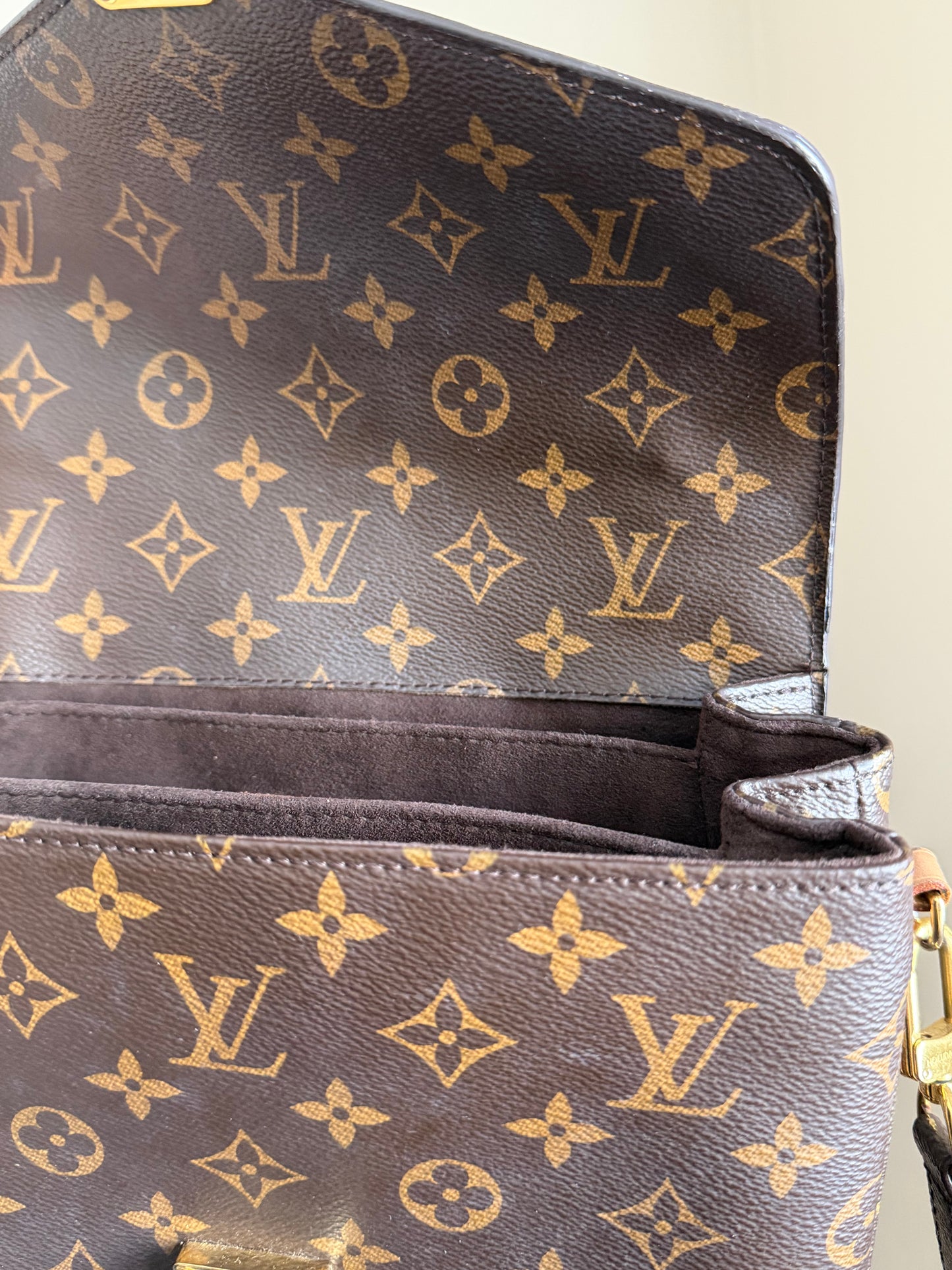 ❗️SOLD❗️Metis Pochette in Monogram