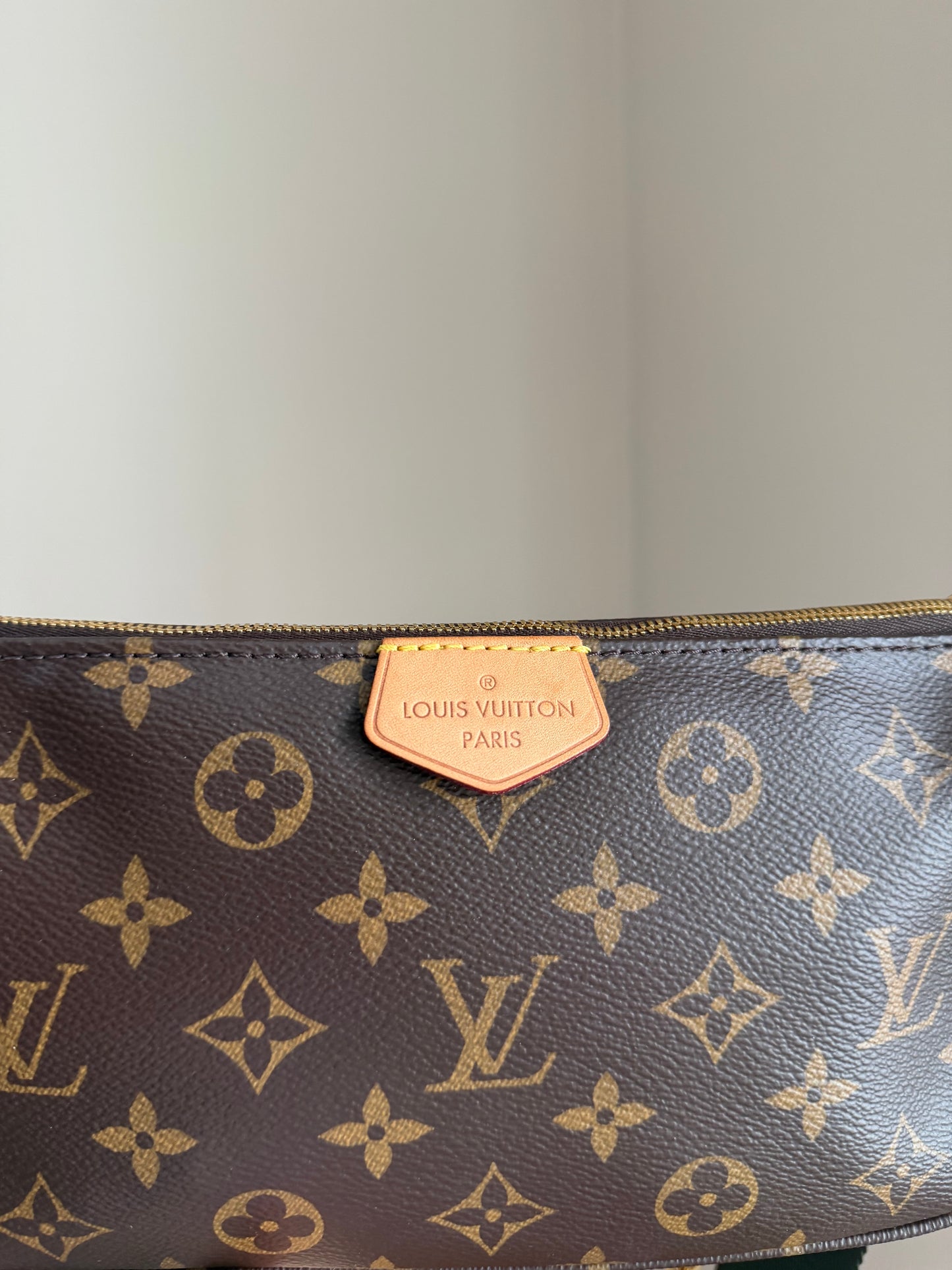 ❗️SOLD❗️MultiPochette w Khakhi strap (microchip)