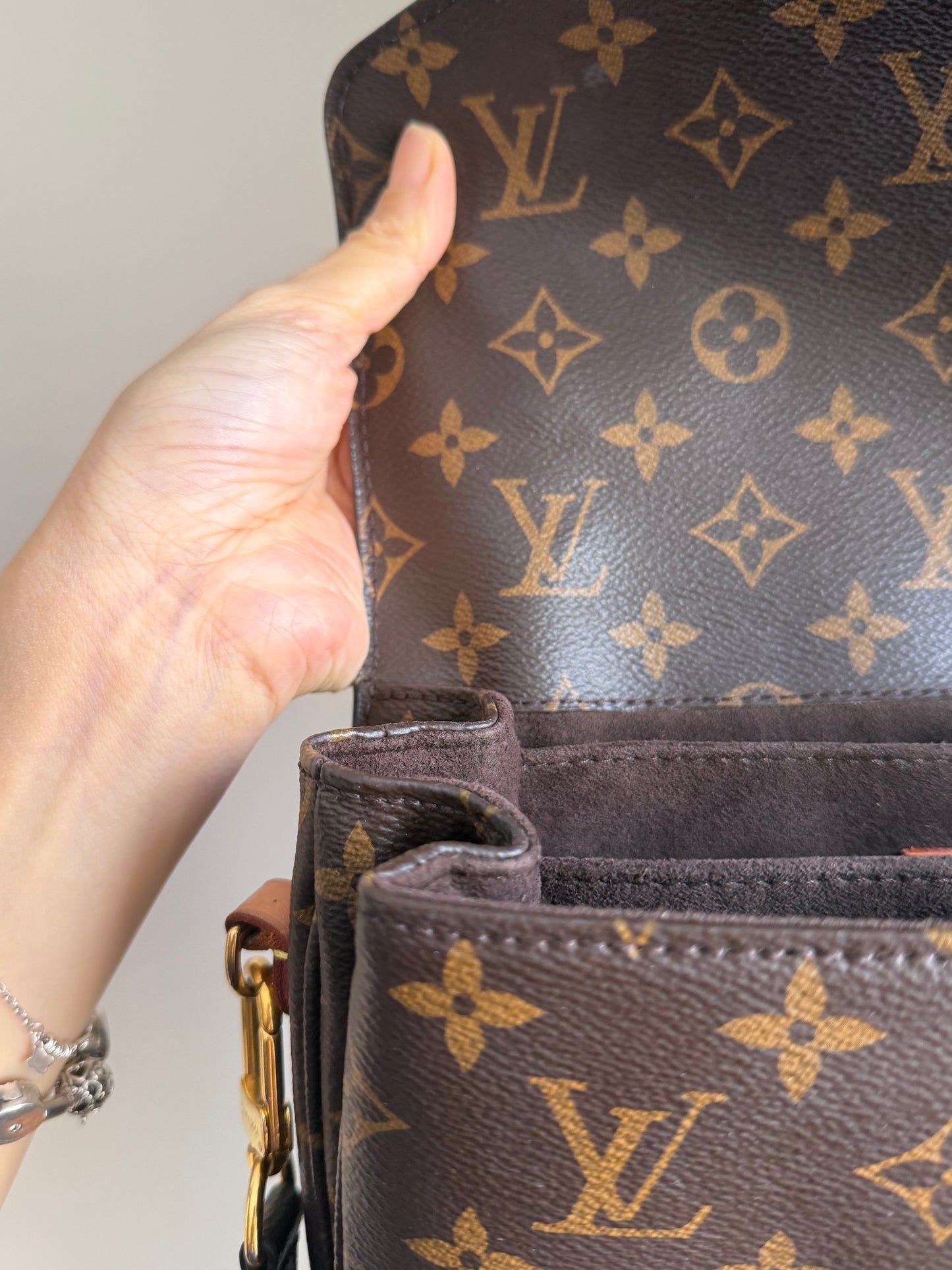 ❗️SOLD❗️Metis Pochette in Monogram