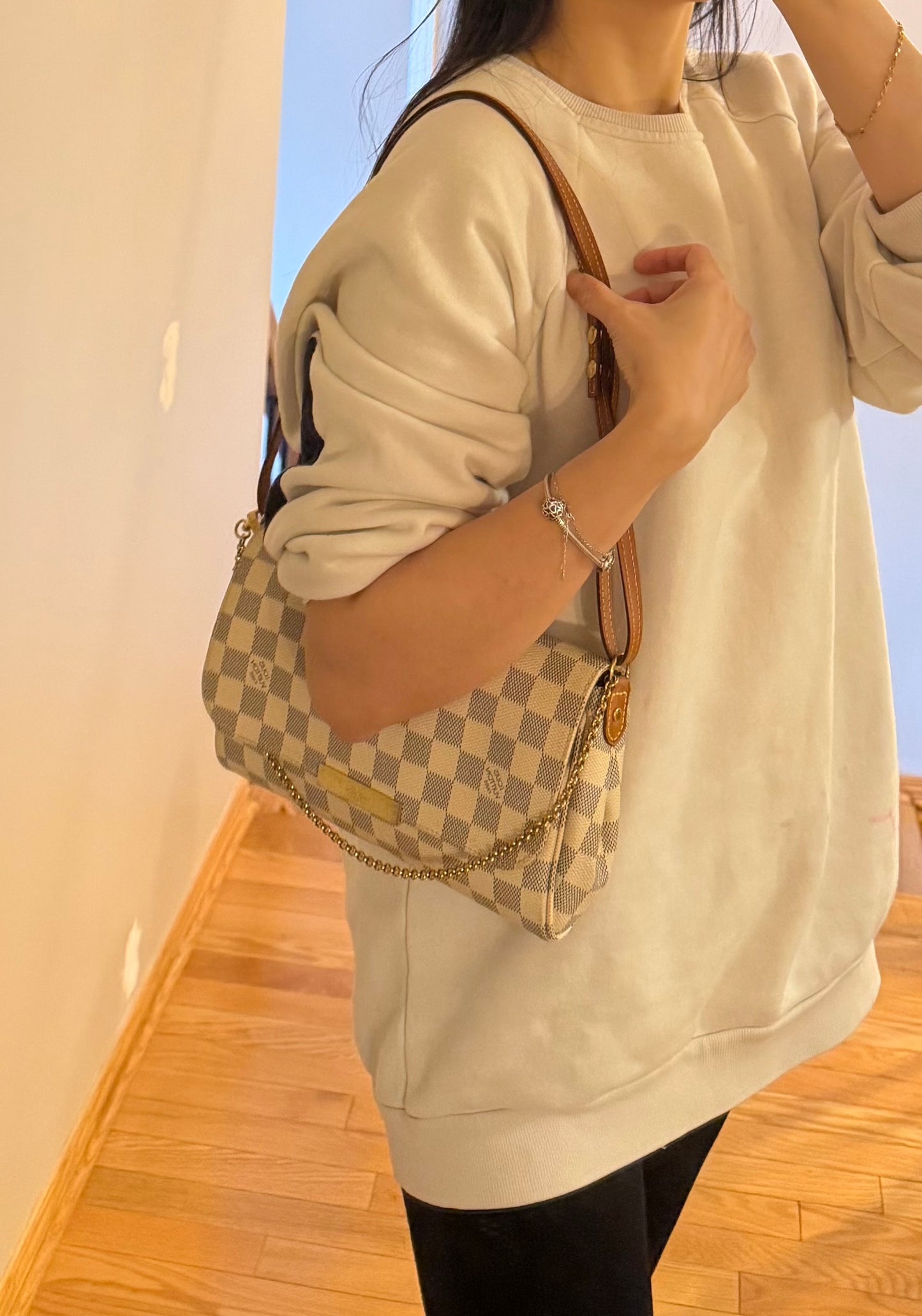 ❗️SOLD❗️Damier Azur Favourite MM
