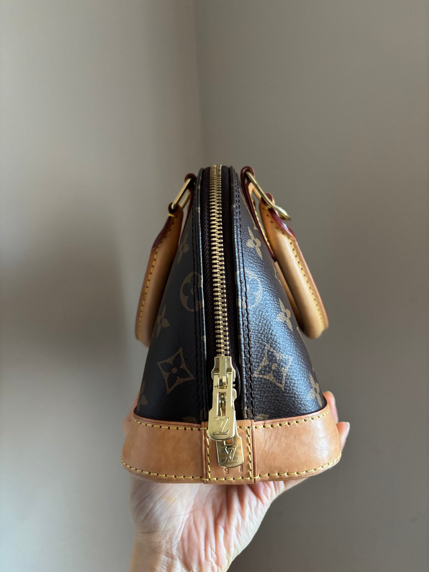 ❗️SOLD❗️Alma BB monogram with strap and lock set