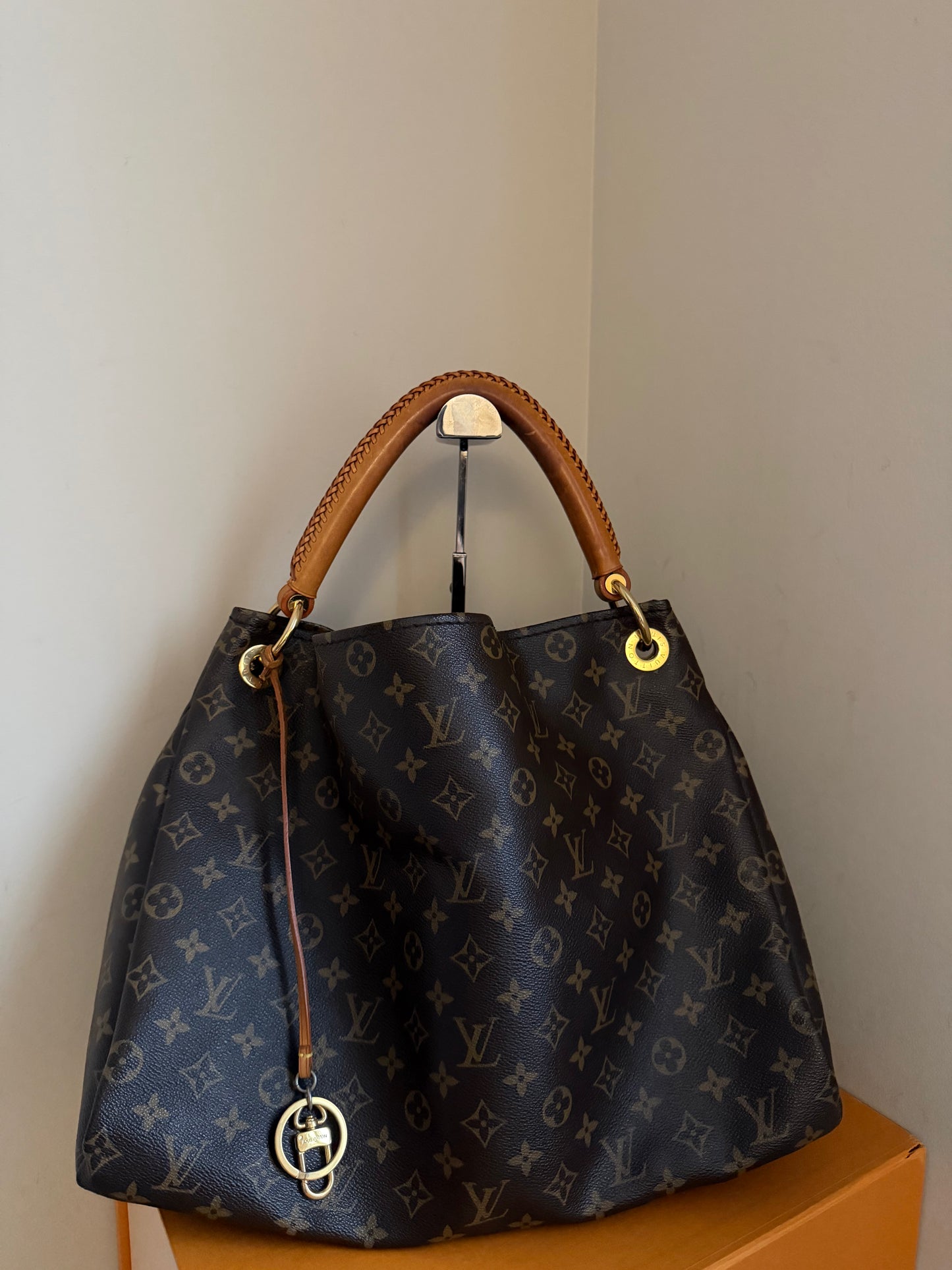 ❗️SOLD❗️Artsy MM monogram