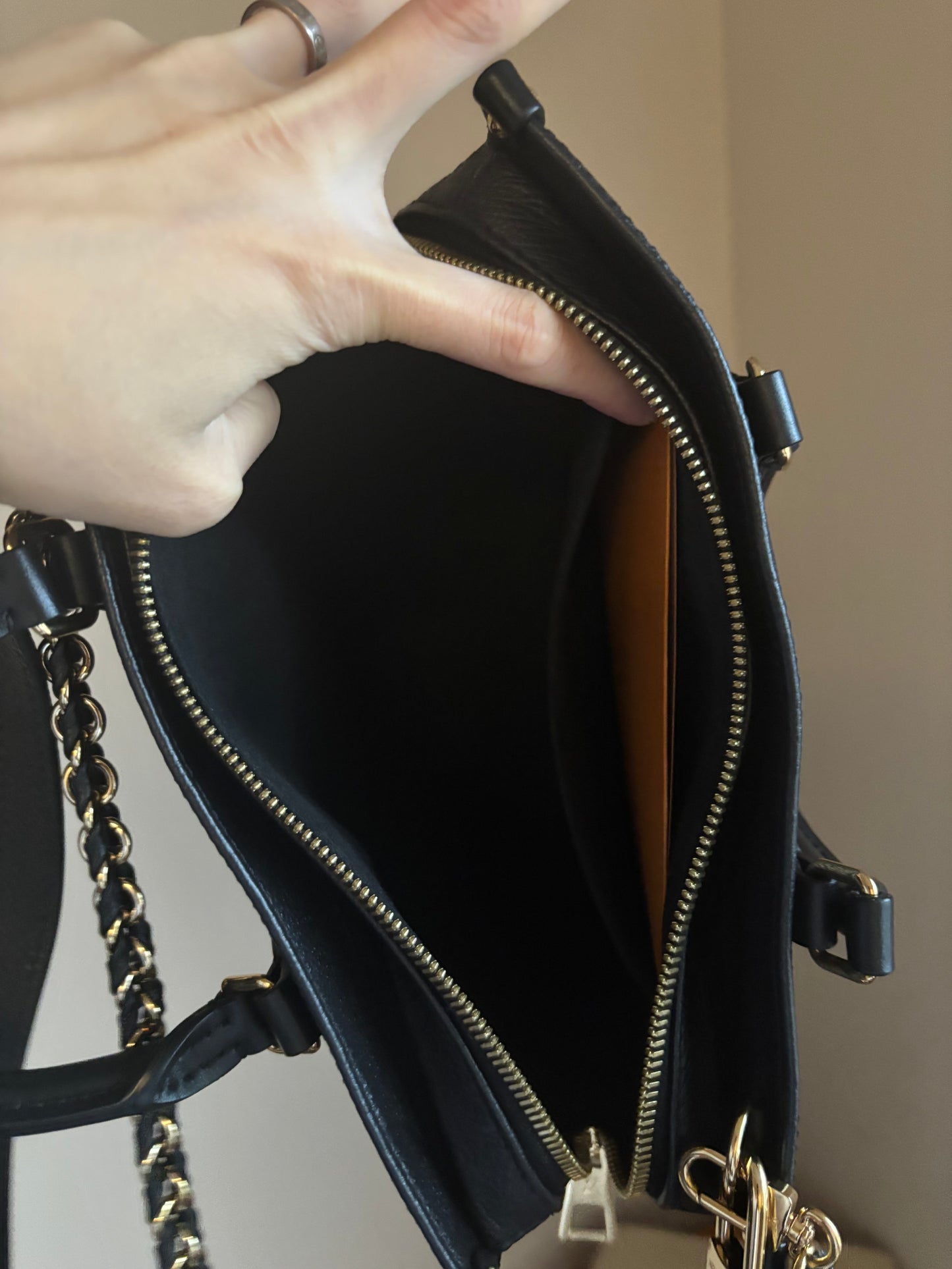 ❗️SOLD❗️ Black Empreinte OnTheGo East West (microchip)
