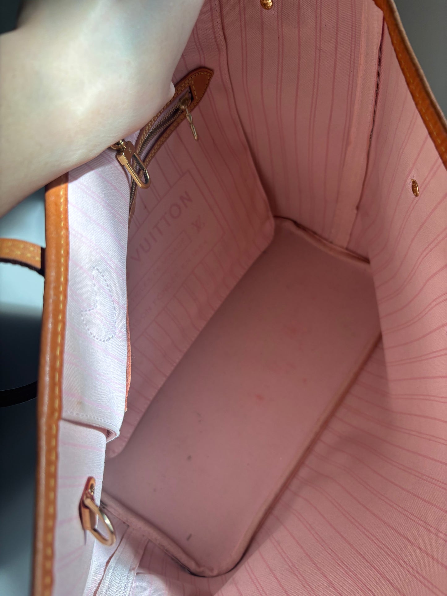 ❗️SOLD❗️DA neverfull with pouch (pink interior)