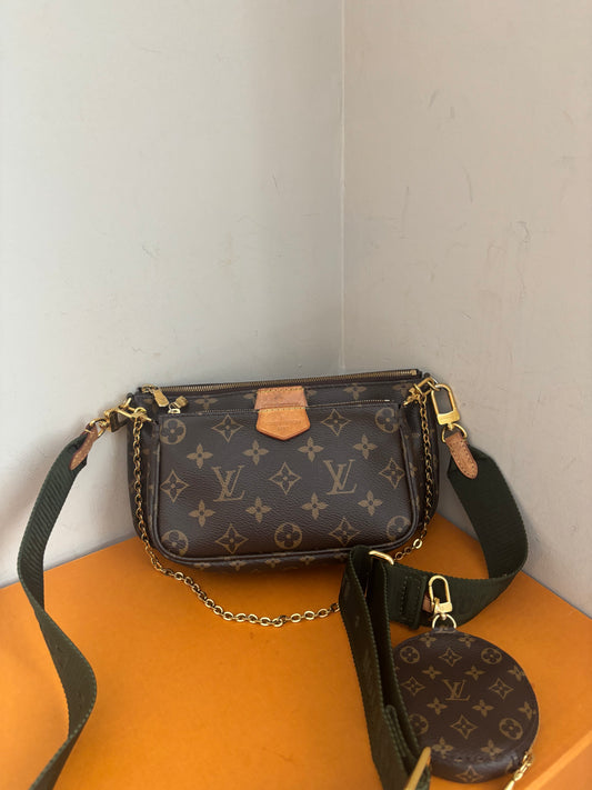 ❗️SOLD❗️Mutipochette with Green Strap