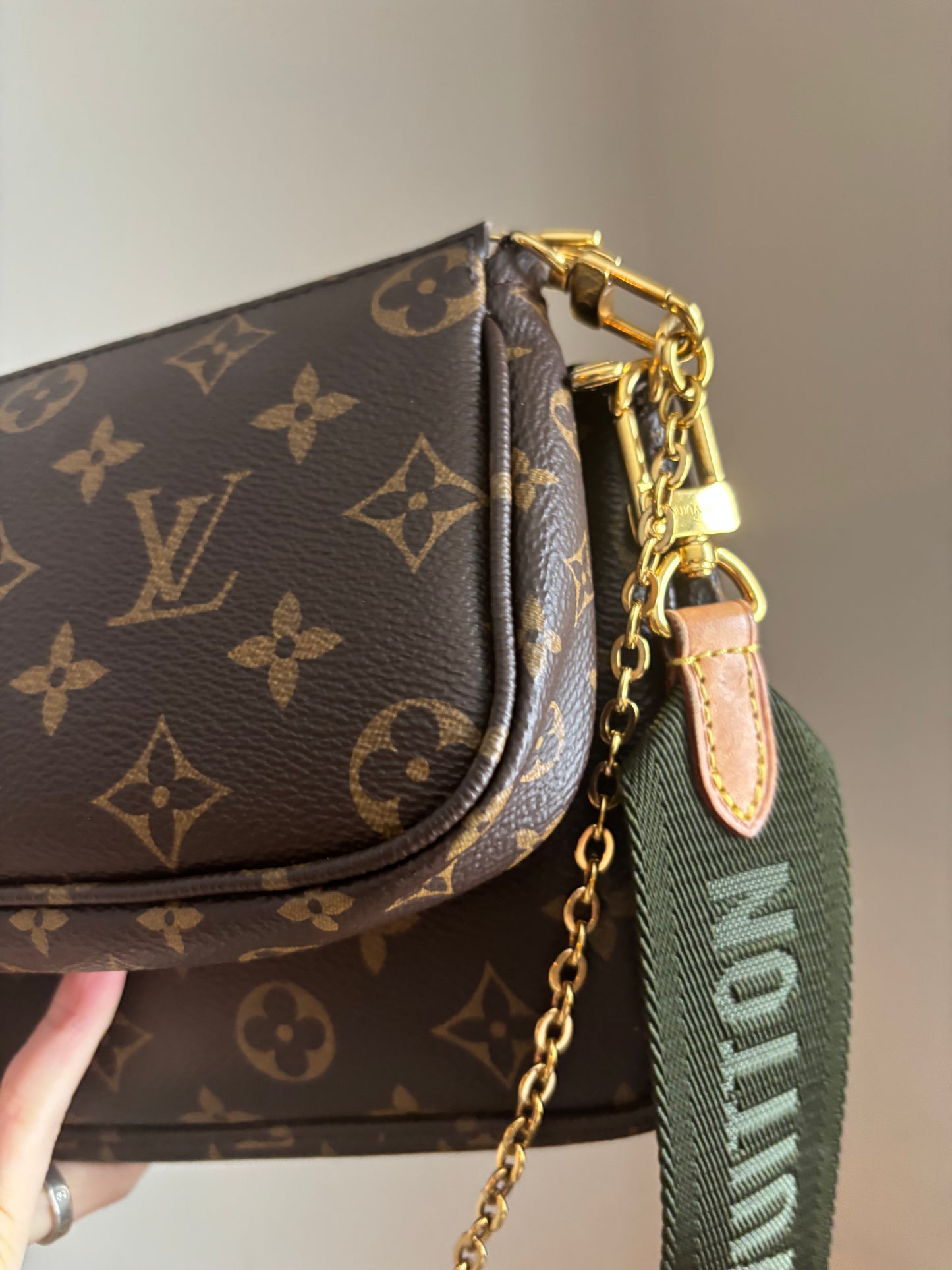 ❗️SOLD❗️Mutipochette with Green Strap