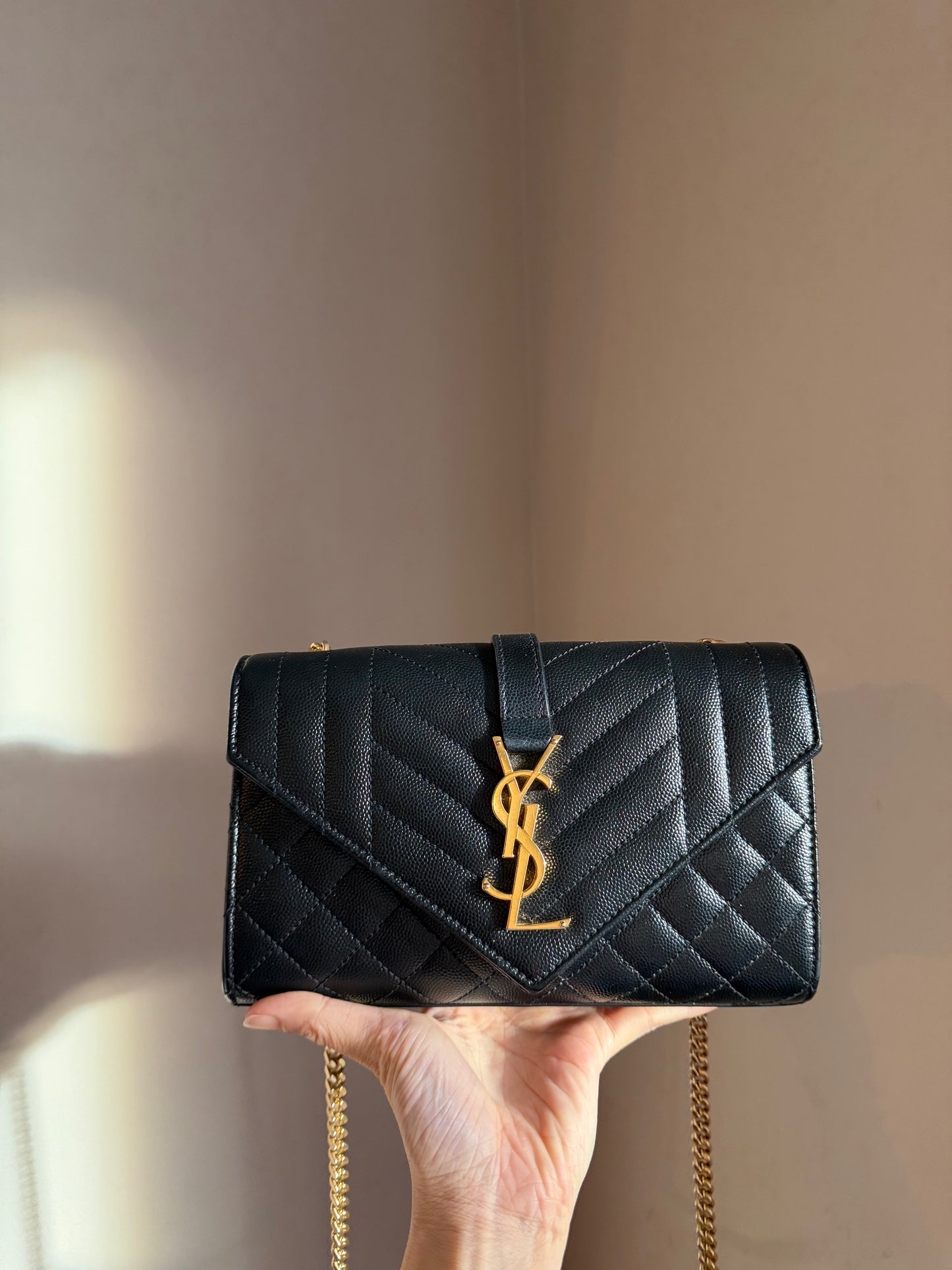 ❗️SOLD❗️Envelope Small in Quilted Grain de Poudre Embossed Leather