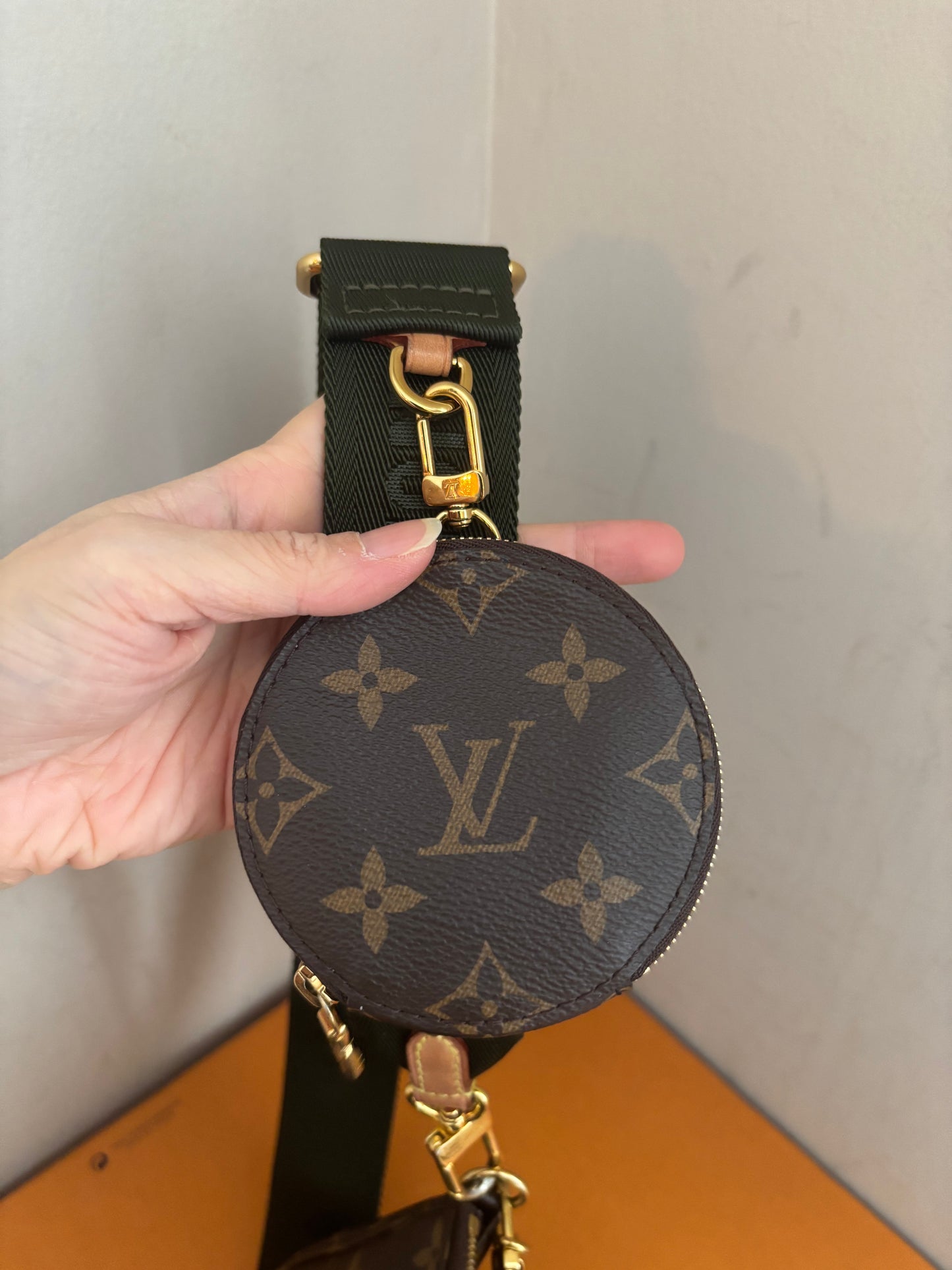 ❗️SOLD❗️Mutipochette with Green Strap