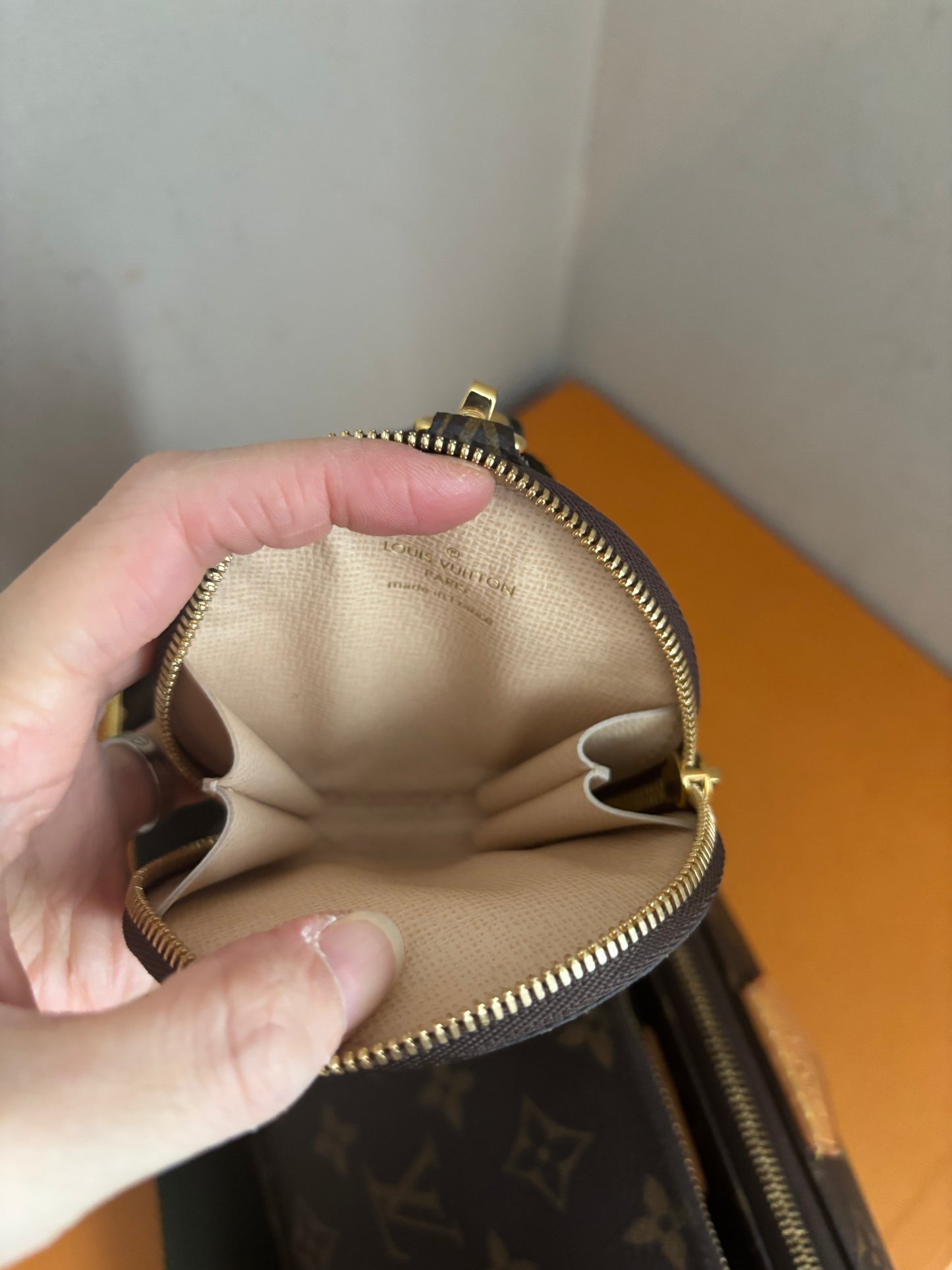 ❗️SOLD❗️Mutipochette with Green Strap