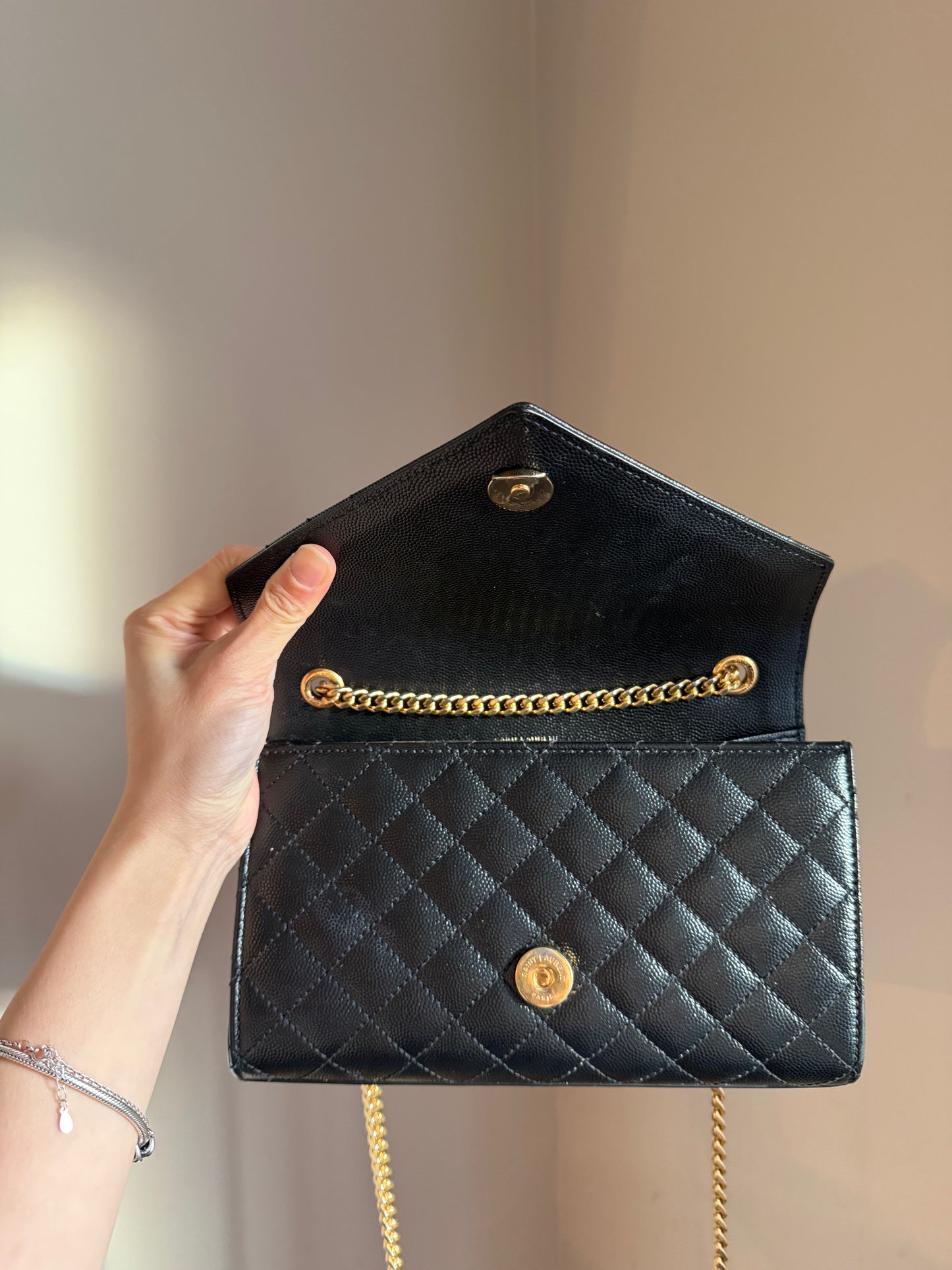 ❗️SOLD❗️Envelope Small in Quilted Grain de Poudre Embossed Leather