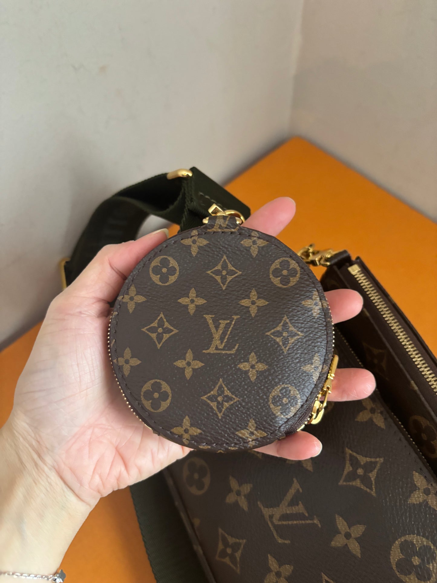 ❗️SOLD❗️Mutipochette with Green Strap
