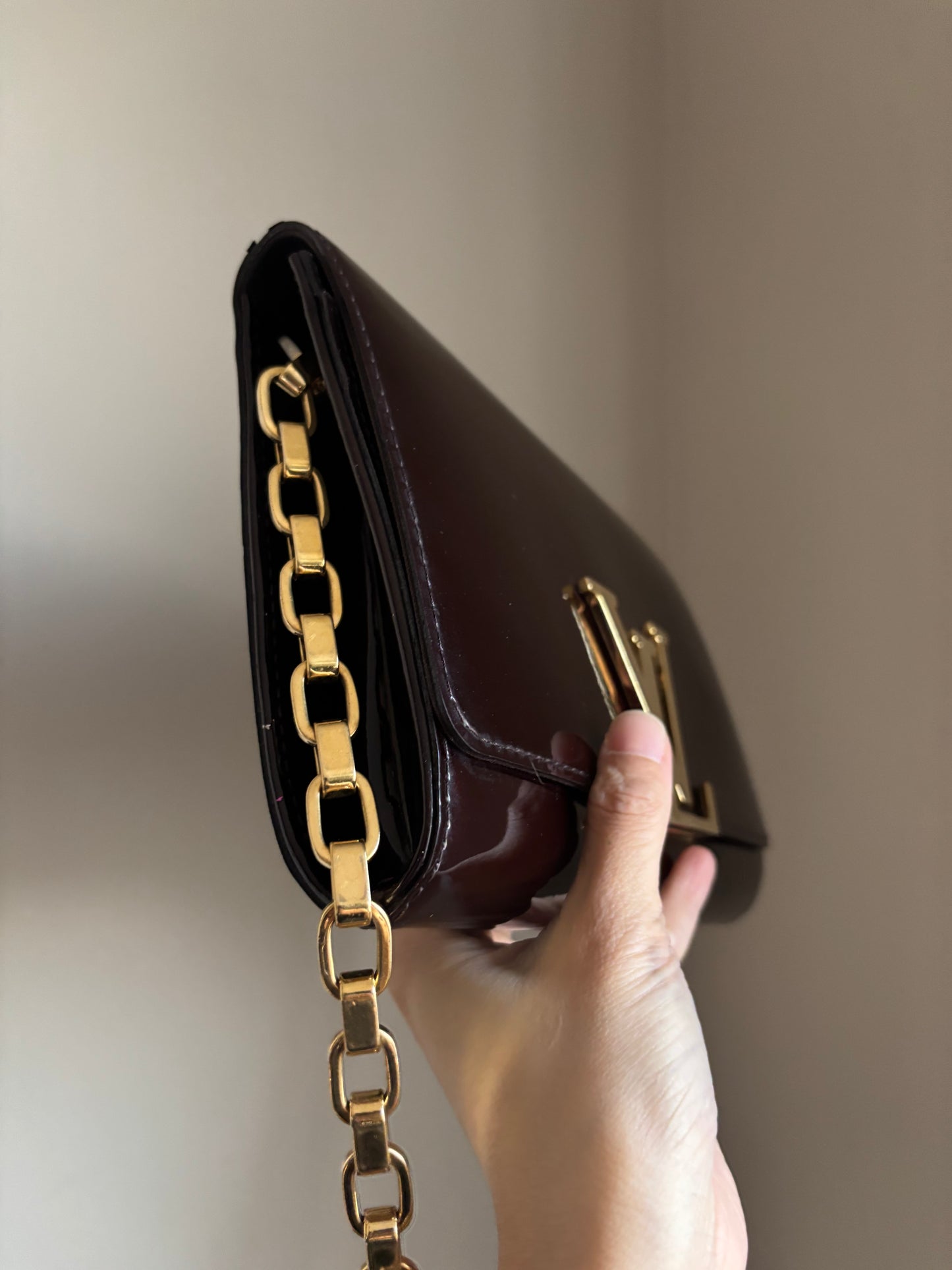 ❗️SOLD❗️ Amarante Vernis Chain Louise GM Bag