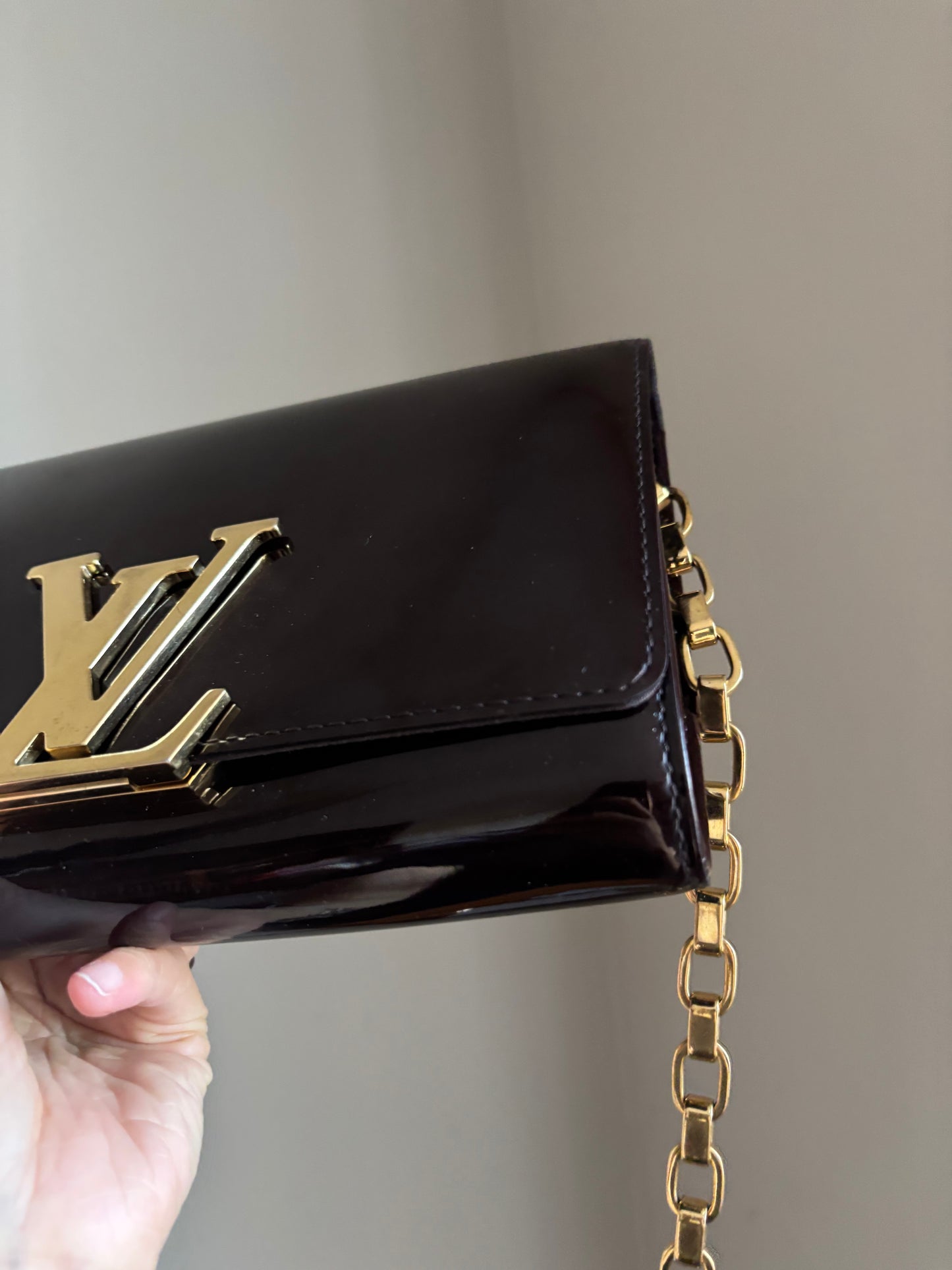❗️SOLD❗️ Amarante Vernis Chain Louise GM Bag