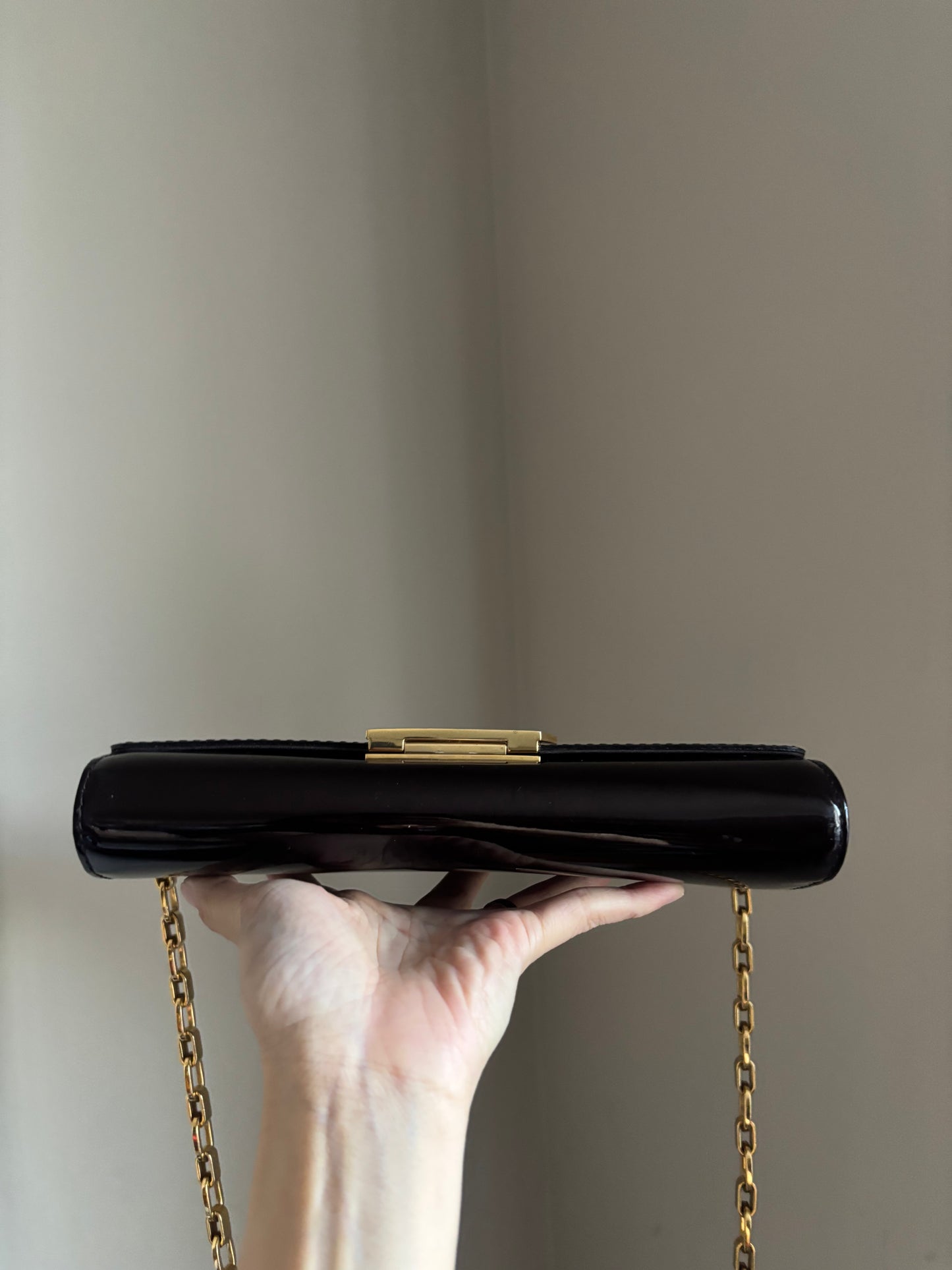 ❗️SOLD❗️ Amarante Vernis Chain Louise GM Bag