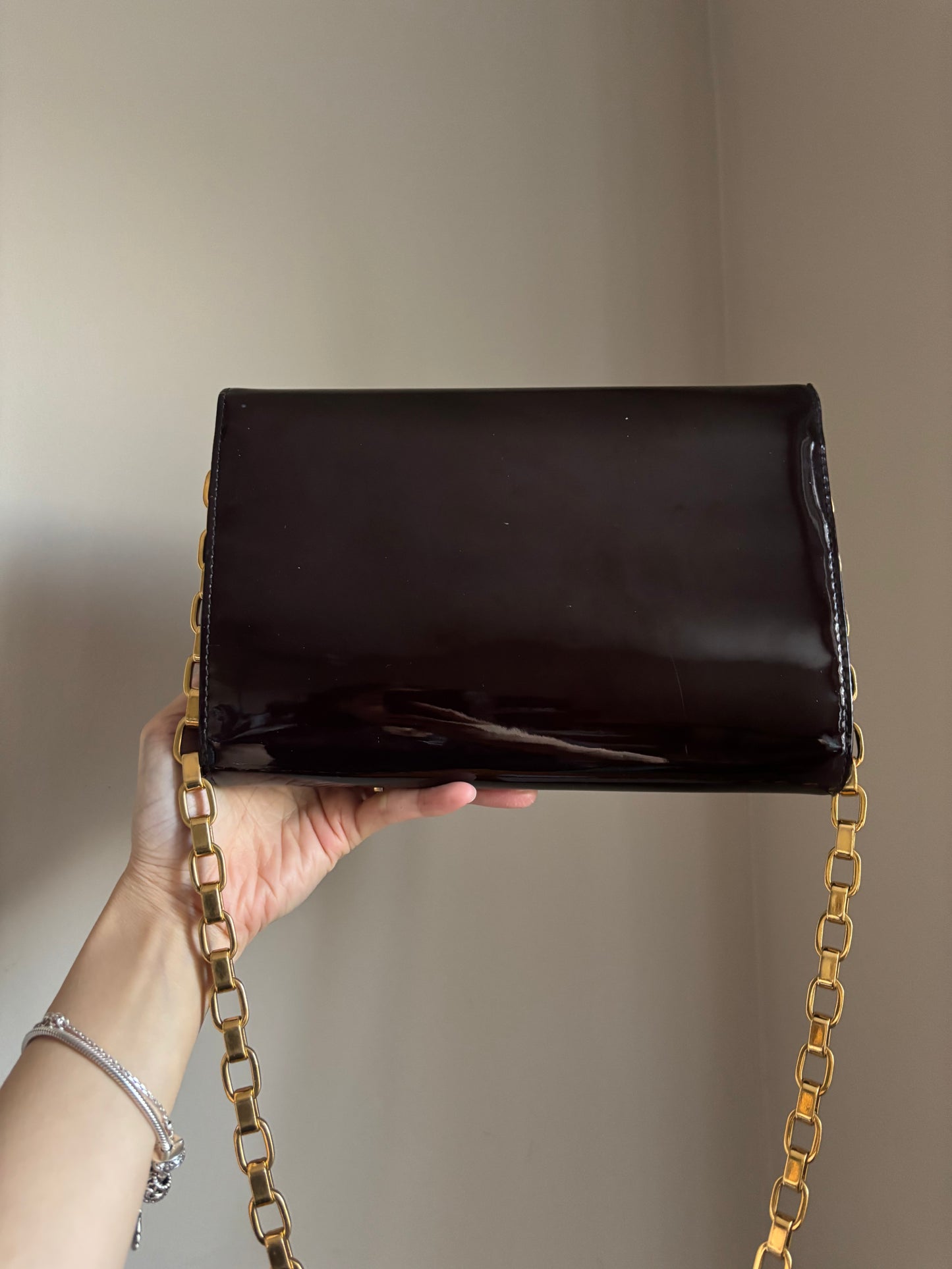 ❗️SOLD❗️ Amarante Vernis Chain Louise GM Bag