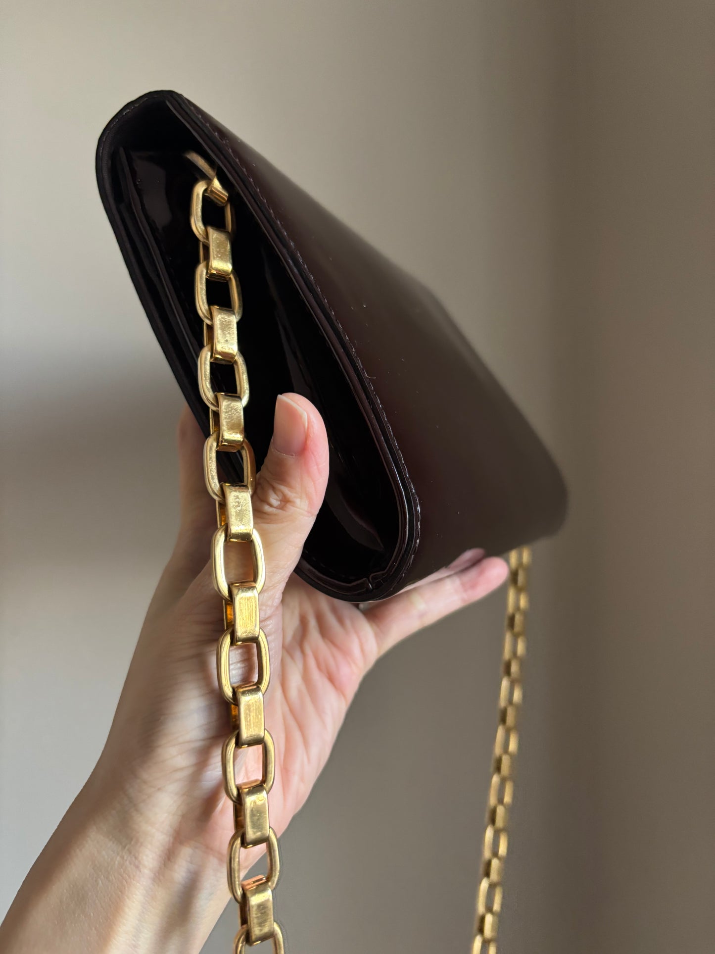 ❗️SOLD❗️ Amarante Vernis Chain Louise GM Bag