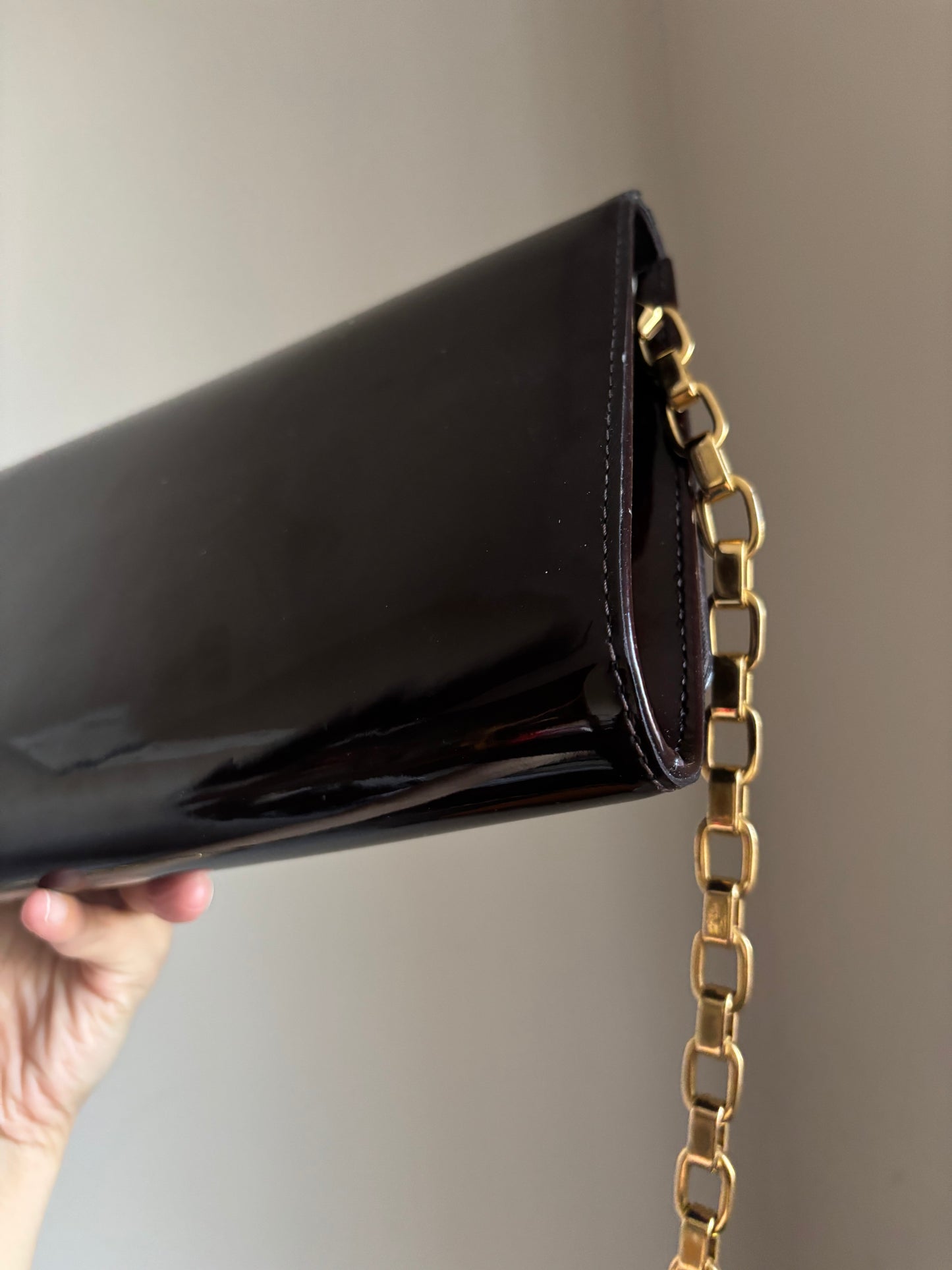 ❗️SOLD❗️ Amarante Vernis Chain Louise GM Bag