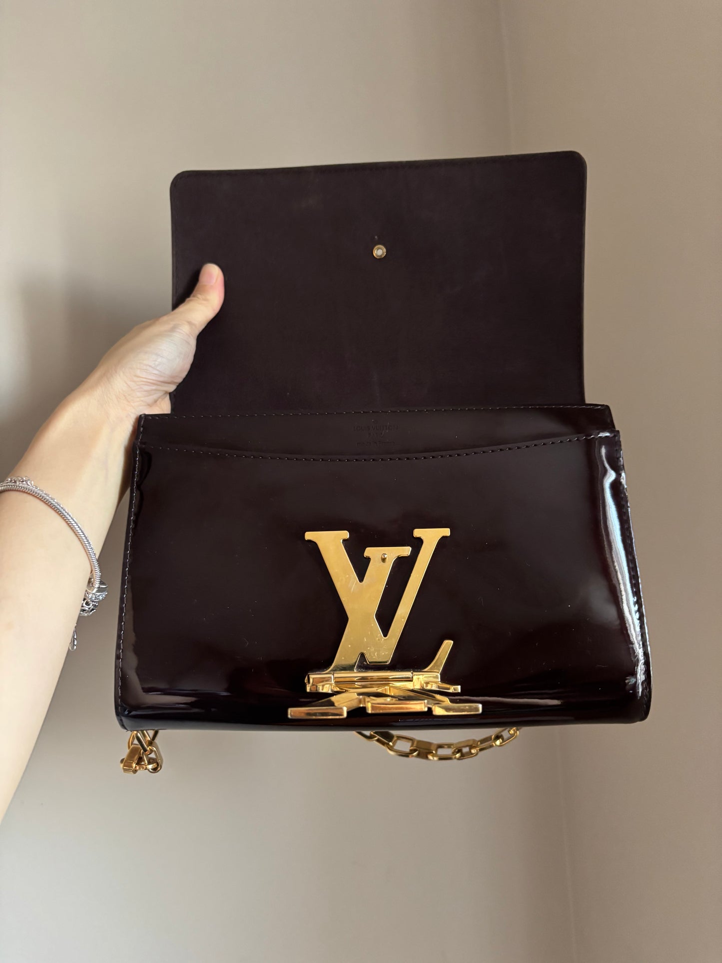 ❗️SOLD❗️ Amarante Vernis Chain Louise GM Bag