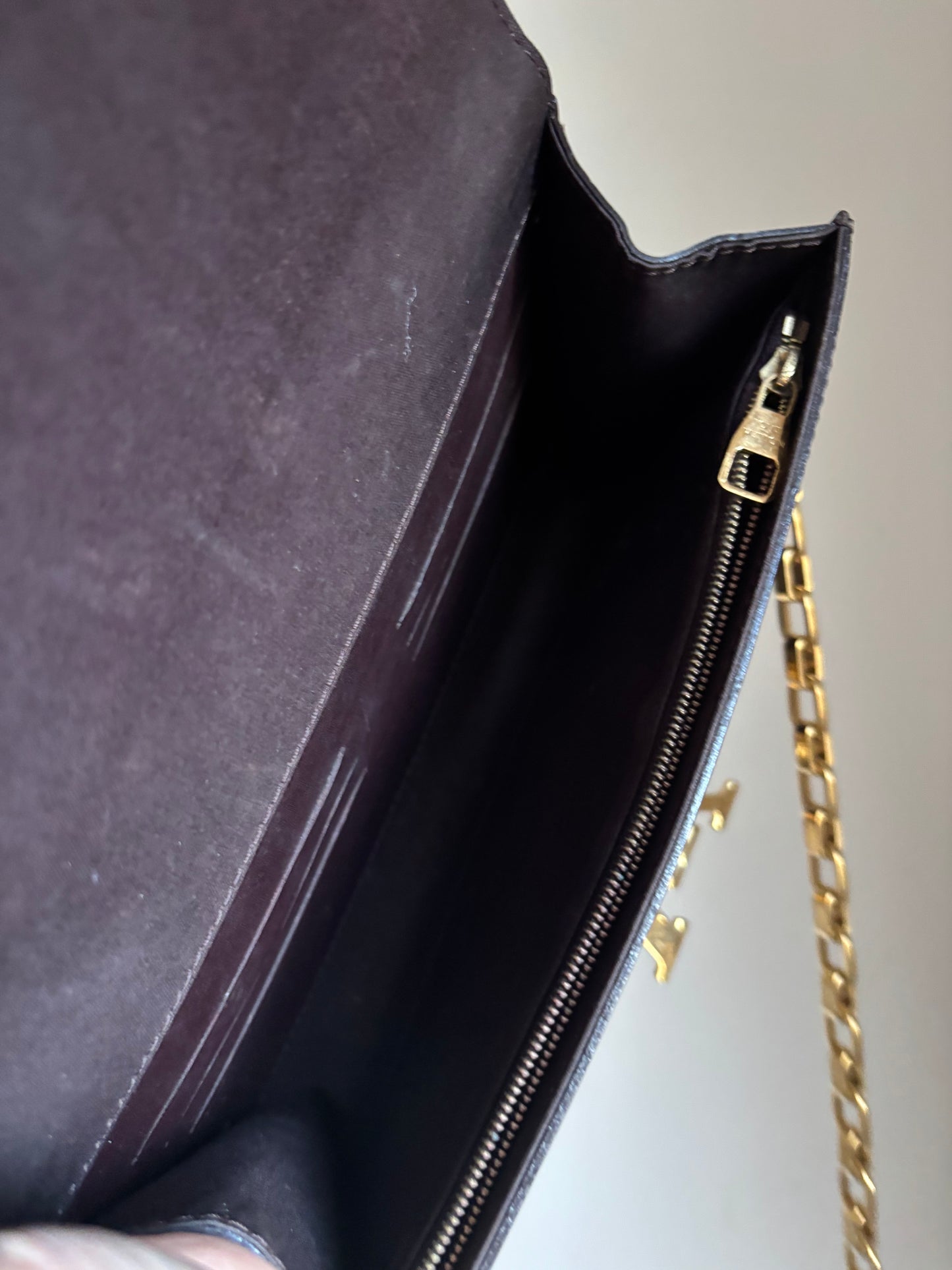 ❗️SOLD❗️ Amarante Vernis Chain Louise GM Bag