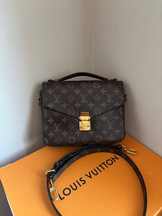 ❗️SOLD❗️ Metis Pochette in Monogram