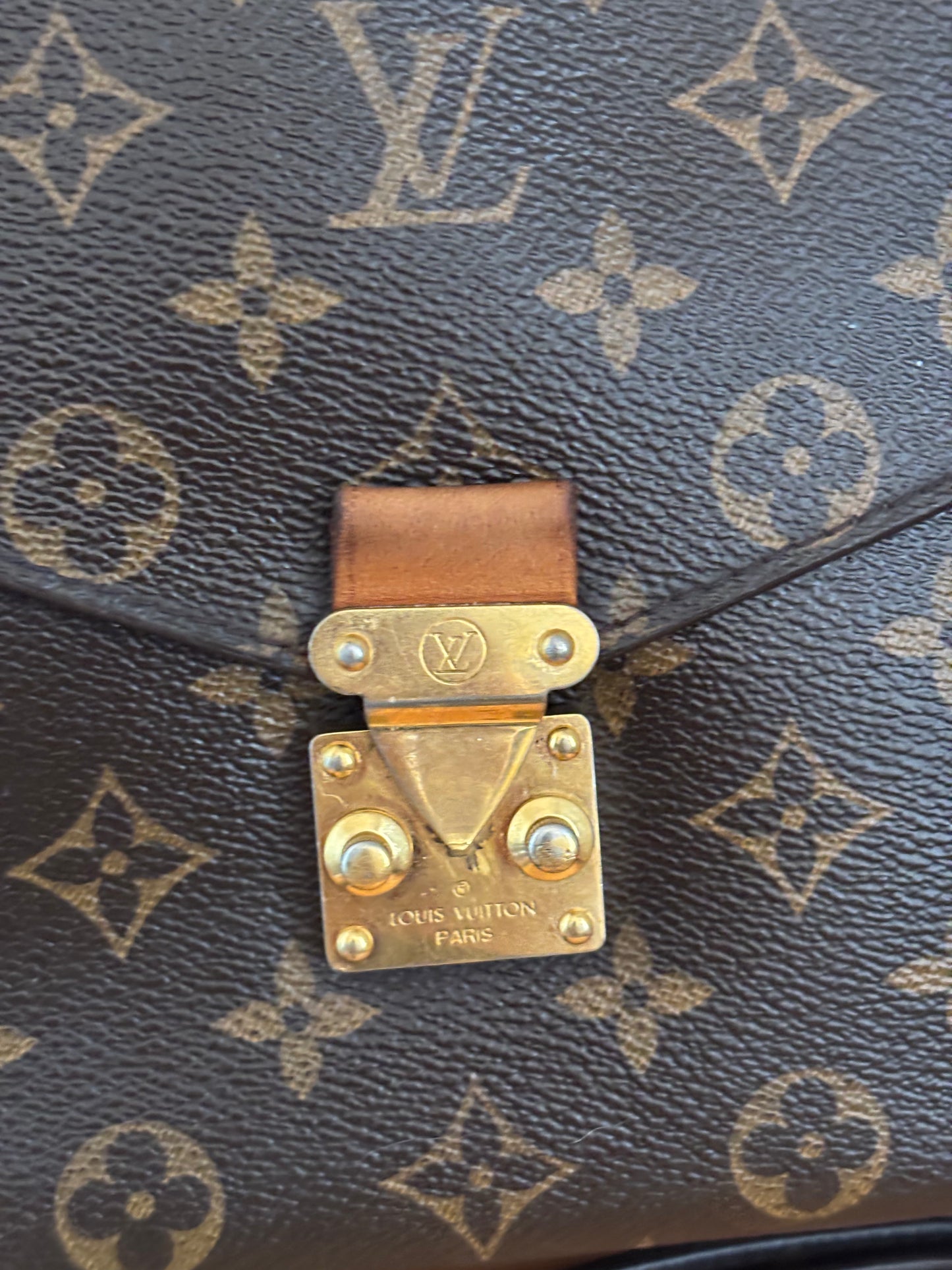 ❗️SOLD❗️ Metis Pochette in Monogram