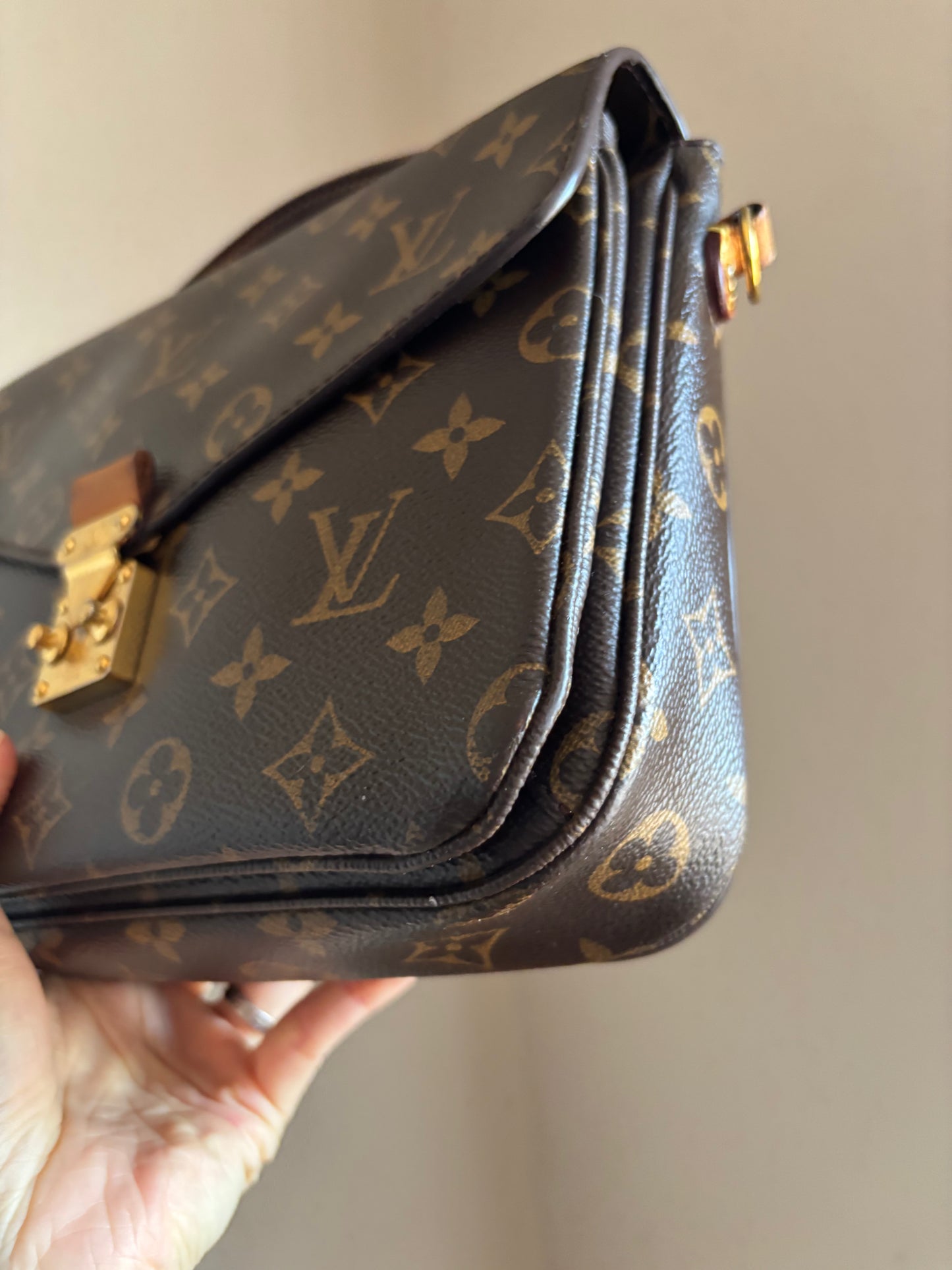 ❗️SOLD❗️ Metis Pochette in Monogram