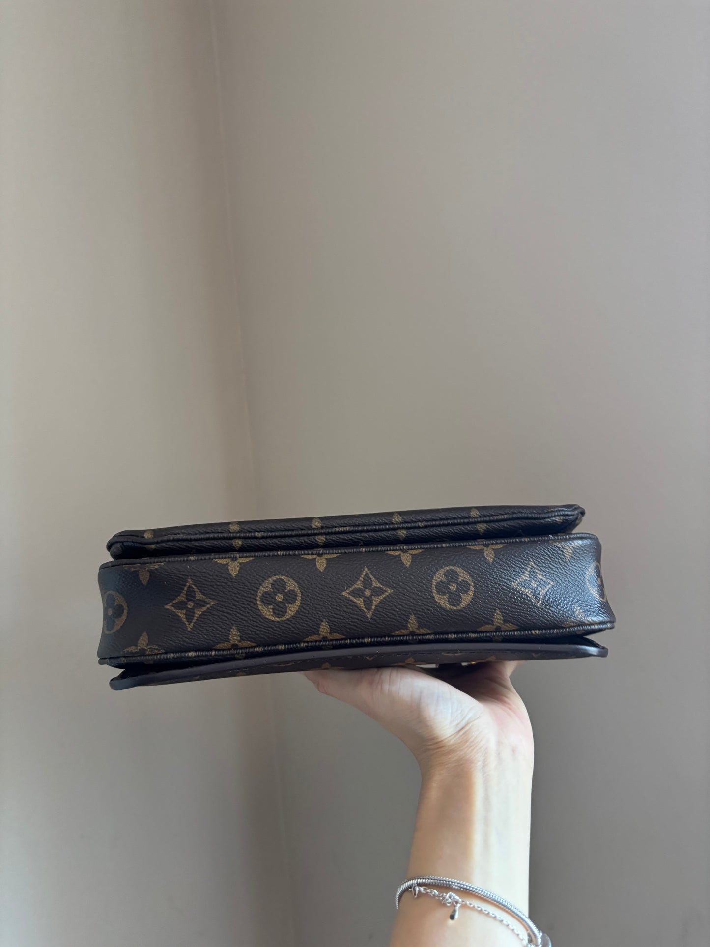 ❗️SOLD❗️ Metis Pochette in Monogram