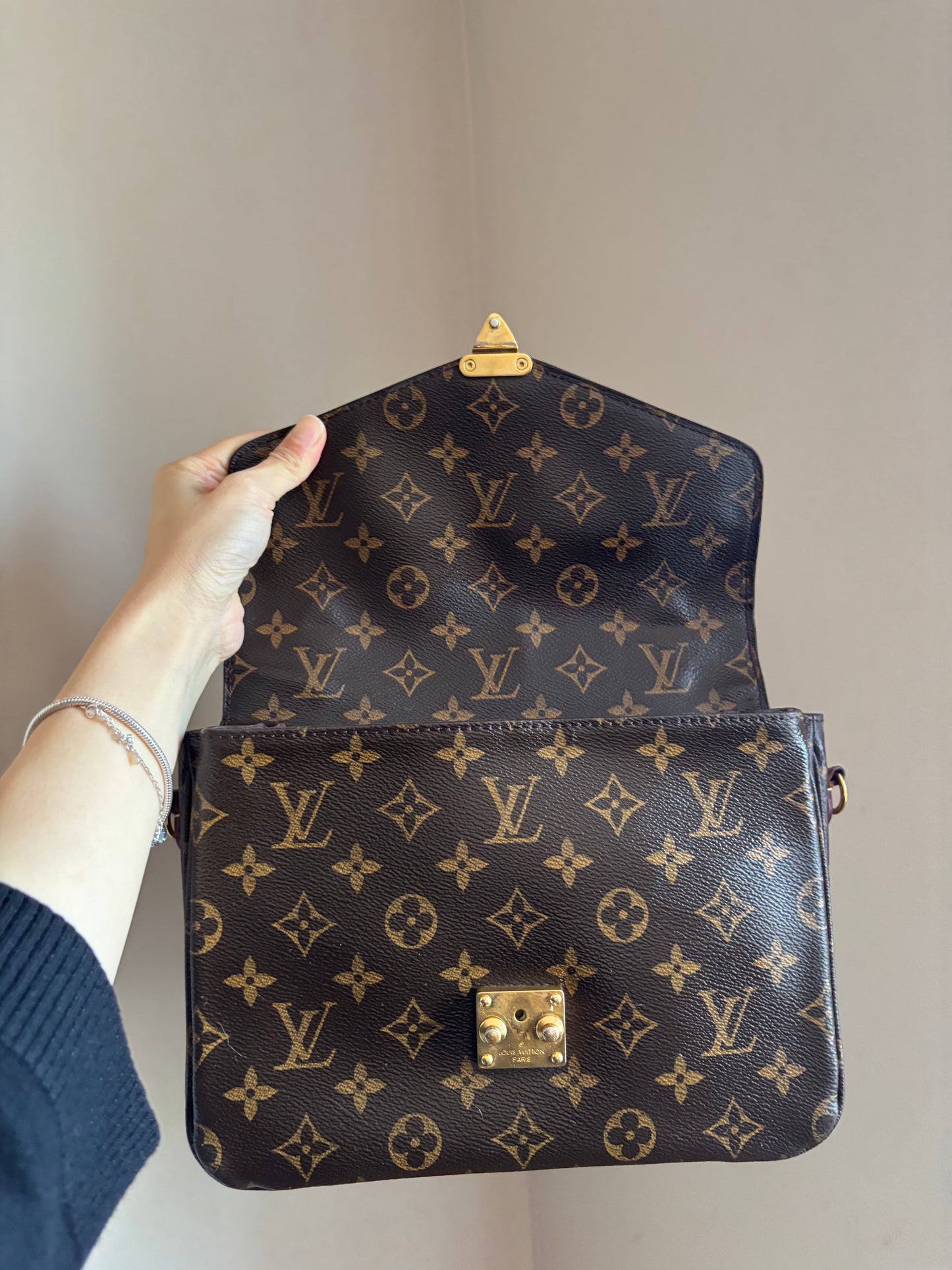 ❗️SOLD❗️ Metis Pochette in Monogram