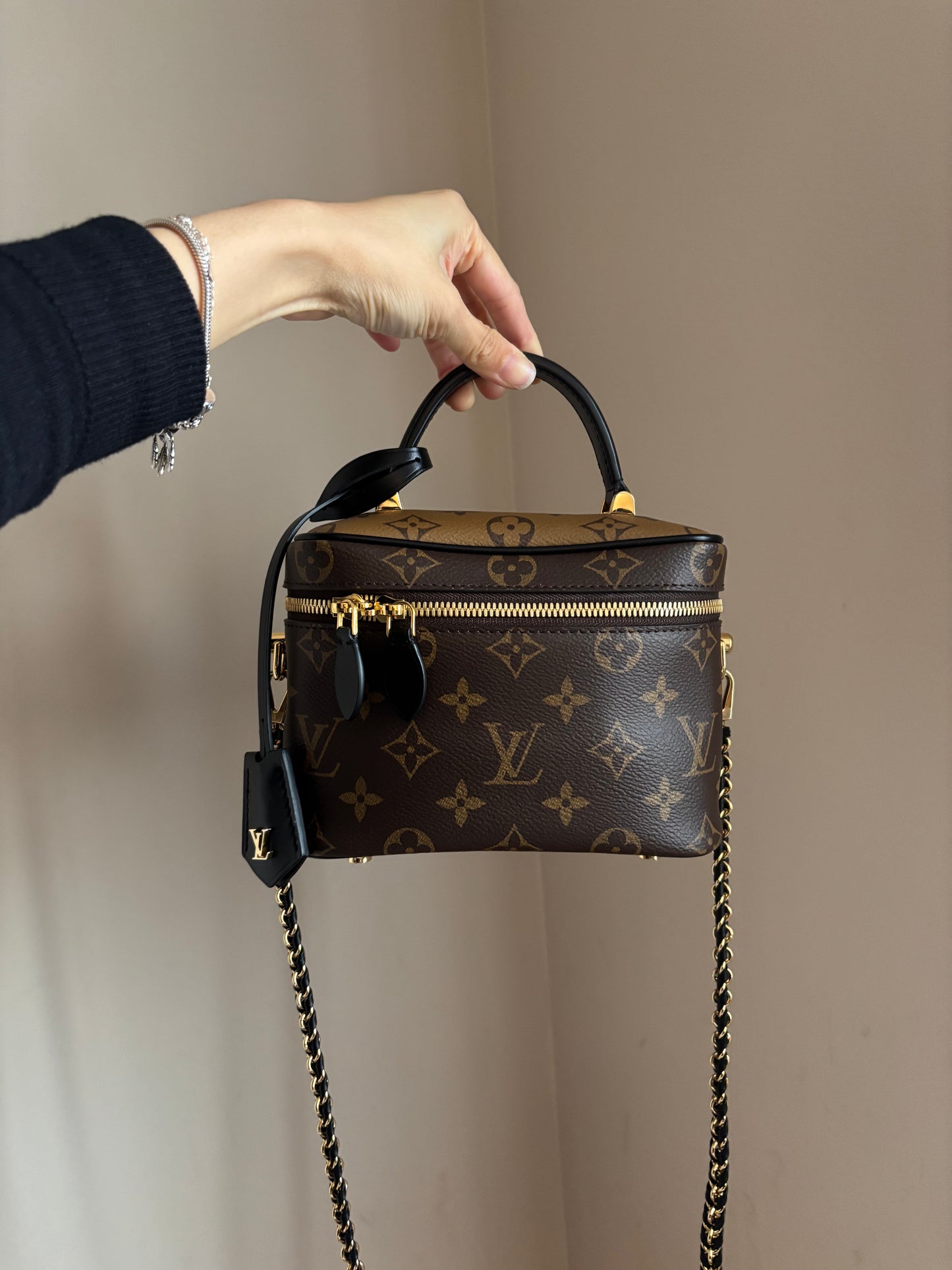 ❗️SOLD❗️ Vanity PM in Reverse Monogram