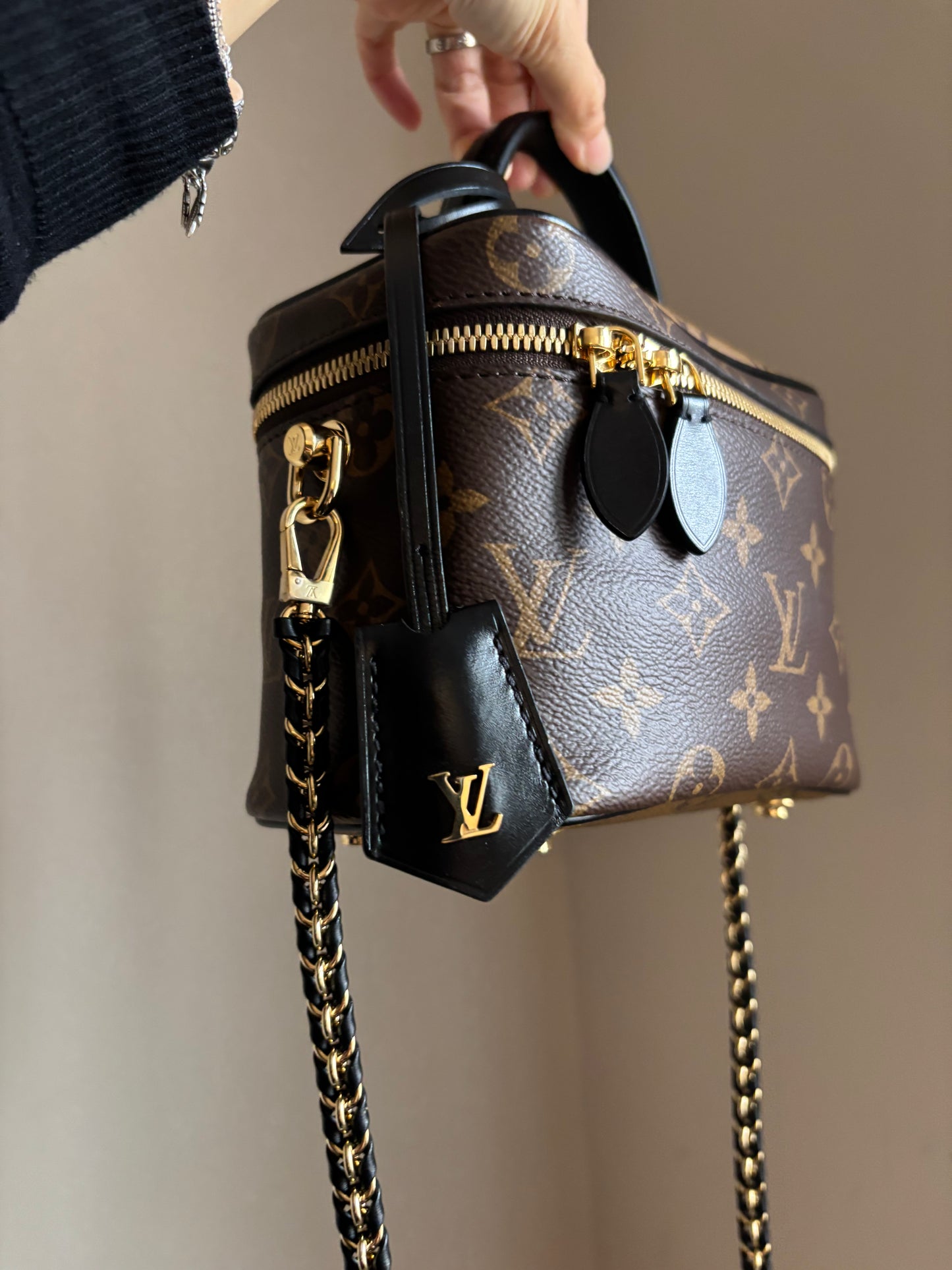 ❗️SOLD❗️ Vanity PM in Reverse Monogram