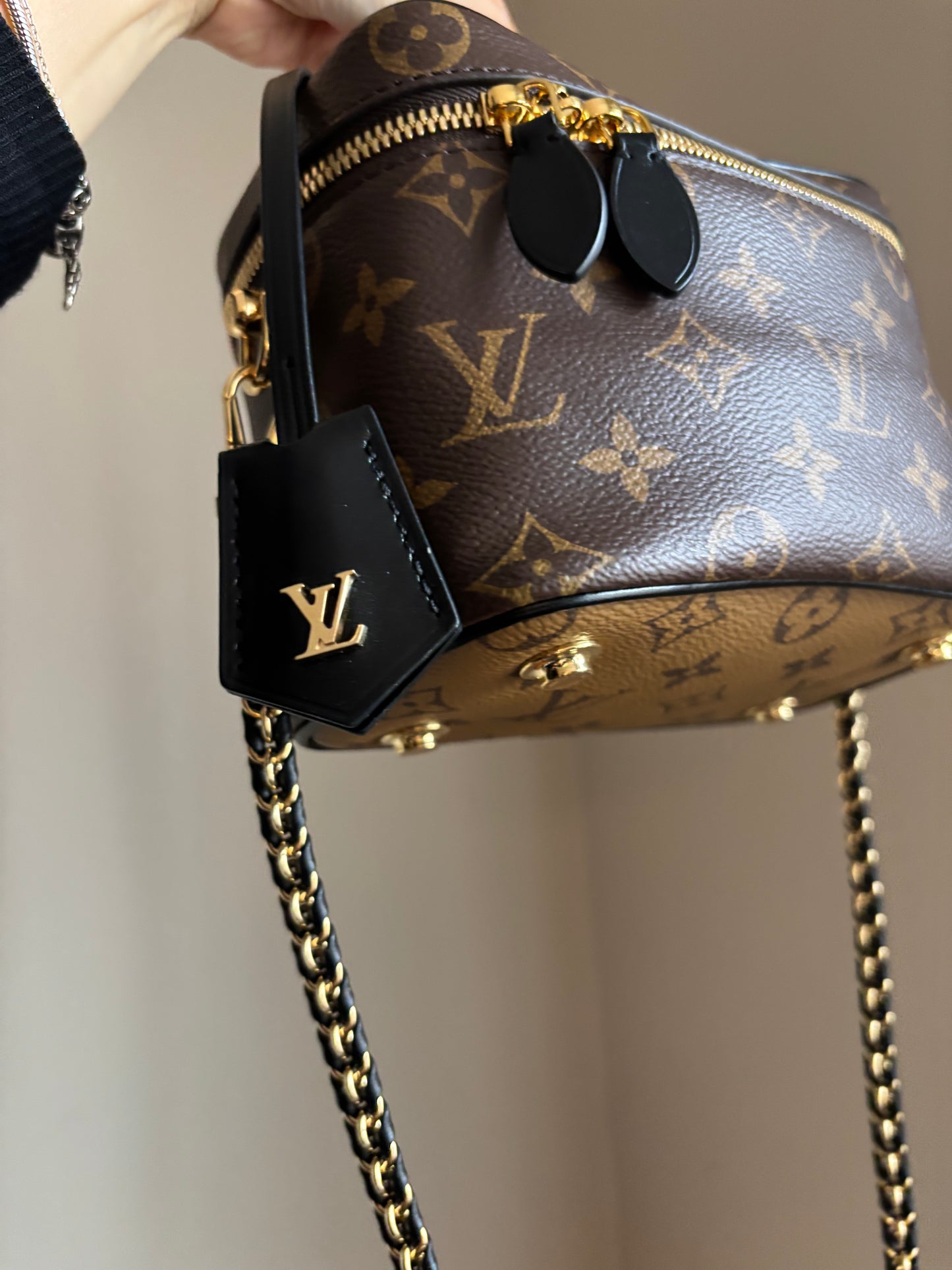 ❗️SOLD❗️ Vanity PM in Reverse Monogram