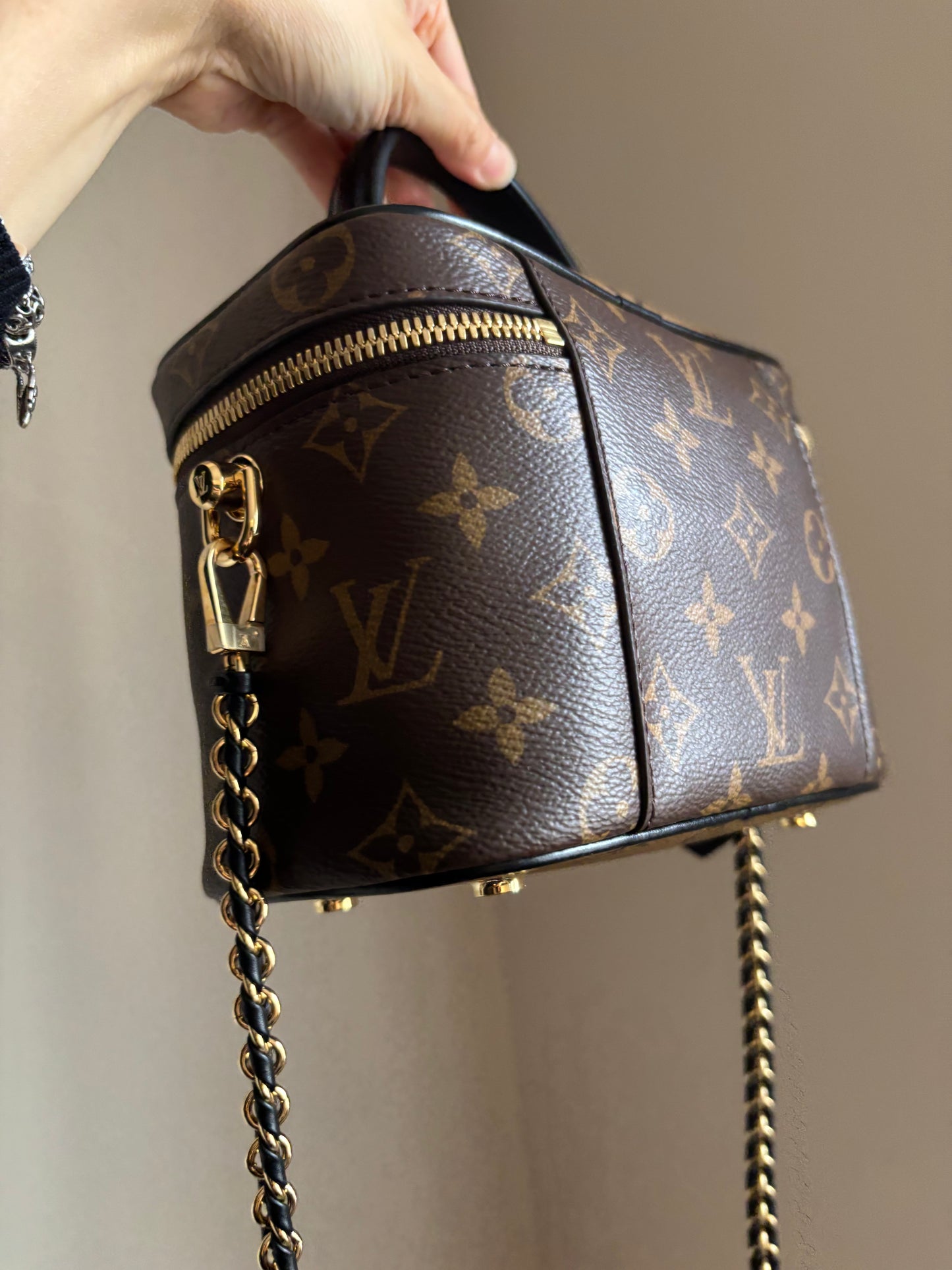 ❗️SOLD❗️ Vanity PM in Reverse Monogram