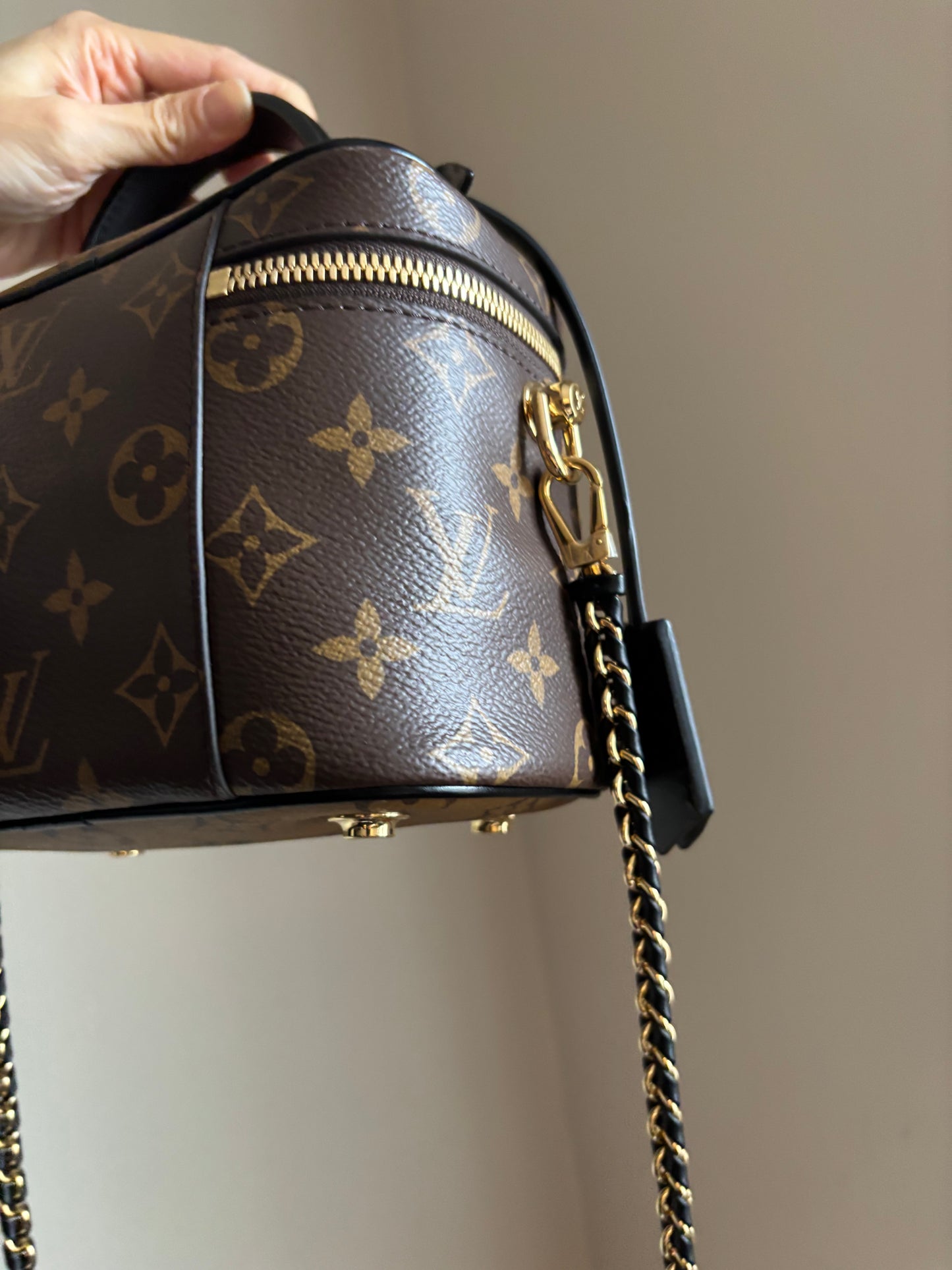 ❗️SOLD❗️ Vanity PM in Reverse Monogram