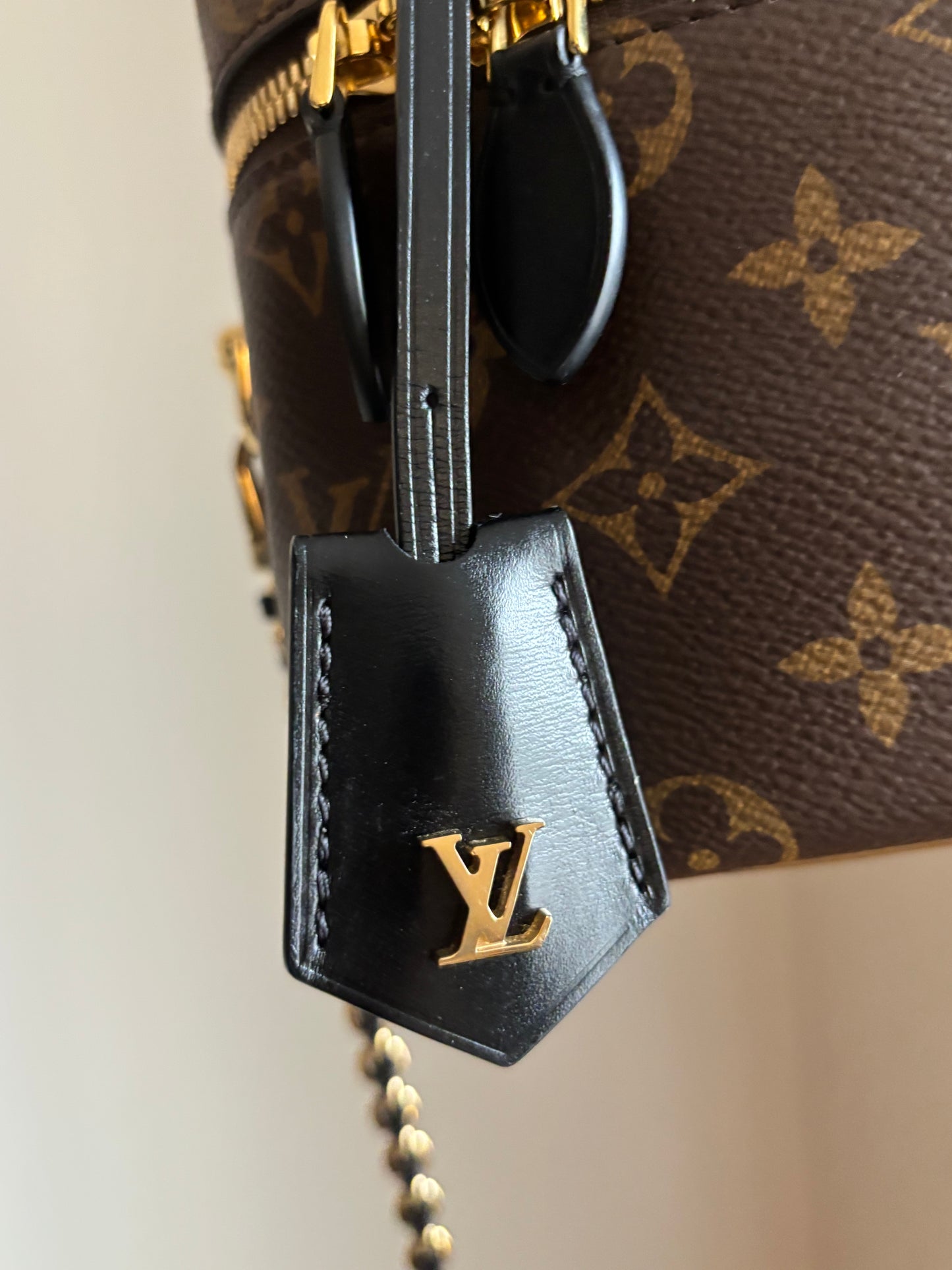 ❗️SOLD❗️ Vanity PM in Reverse Monogram