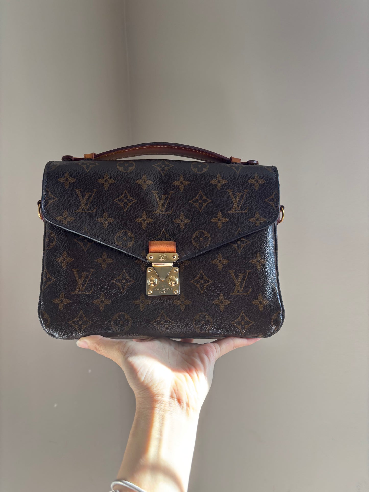 ❗️SOLD❗️ Metis Pochette in Monogram
