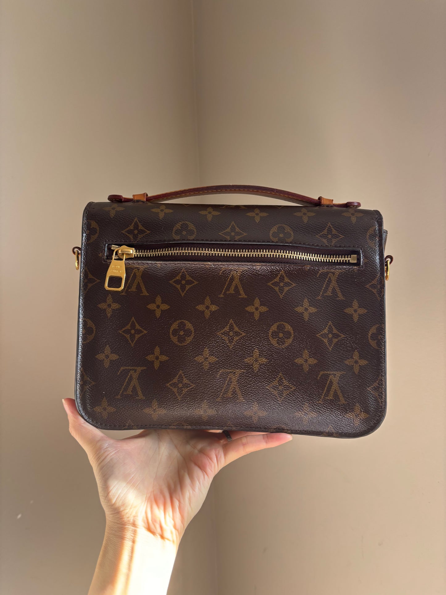 ❗️SOLD❗️ Metis Pochette in Monogram