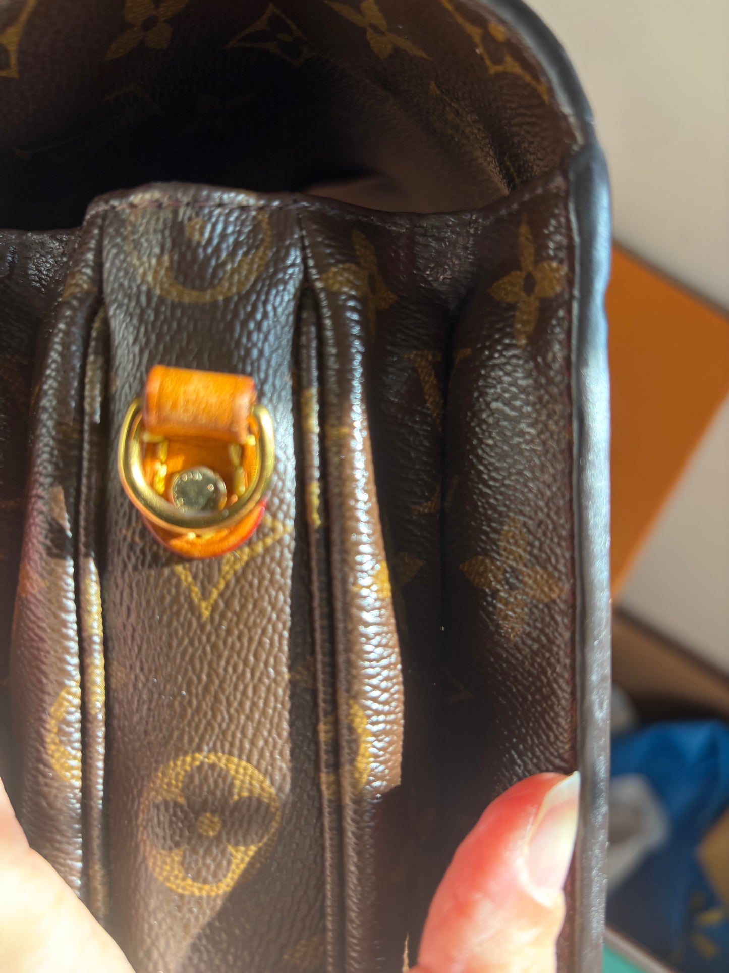 ❗️SOLD❗️ Metis Pochette in Monogram